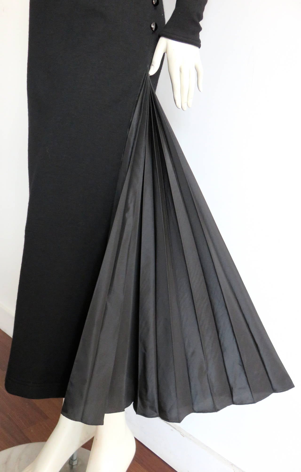 1980's EMANUEL UNGARO Black evening dress For Sale 1