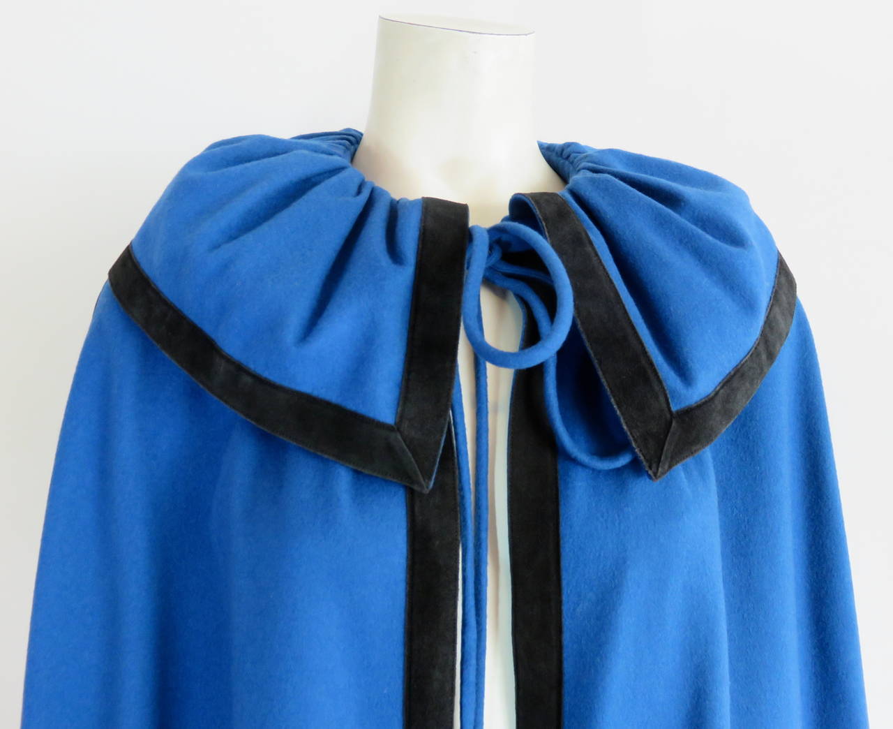 1970's CHRISTIAN DIOR Blue wool & black suede cape 5