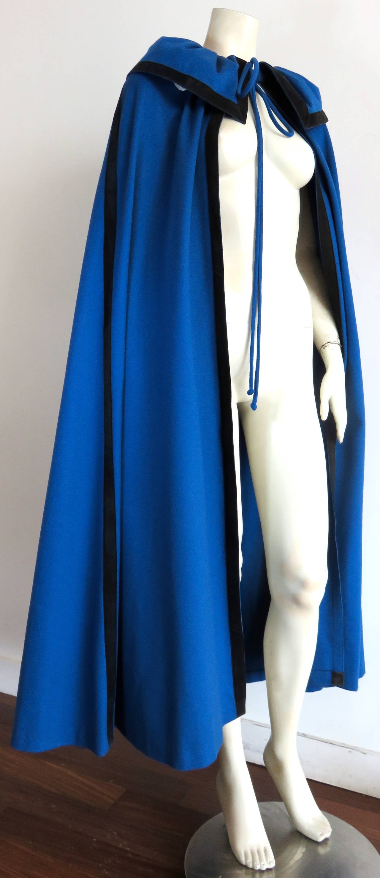 1970's CHRISTIAN DIOR Blue wool & black suede cape In Excellent Condition In Newport Beach, CA