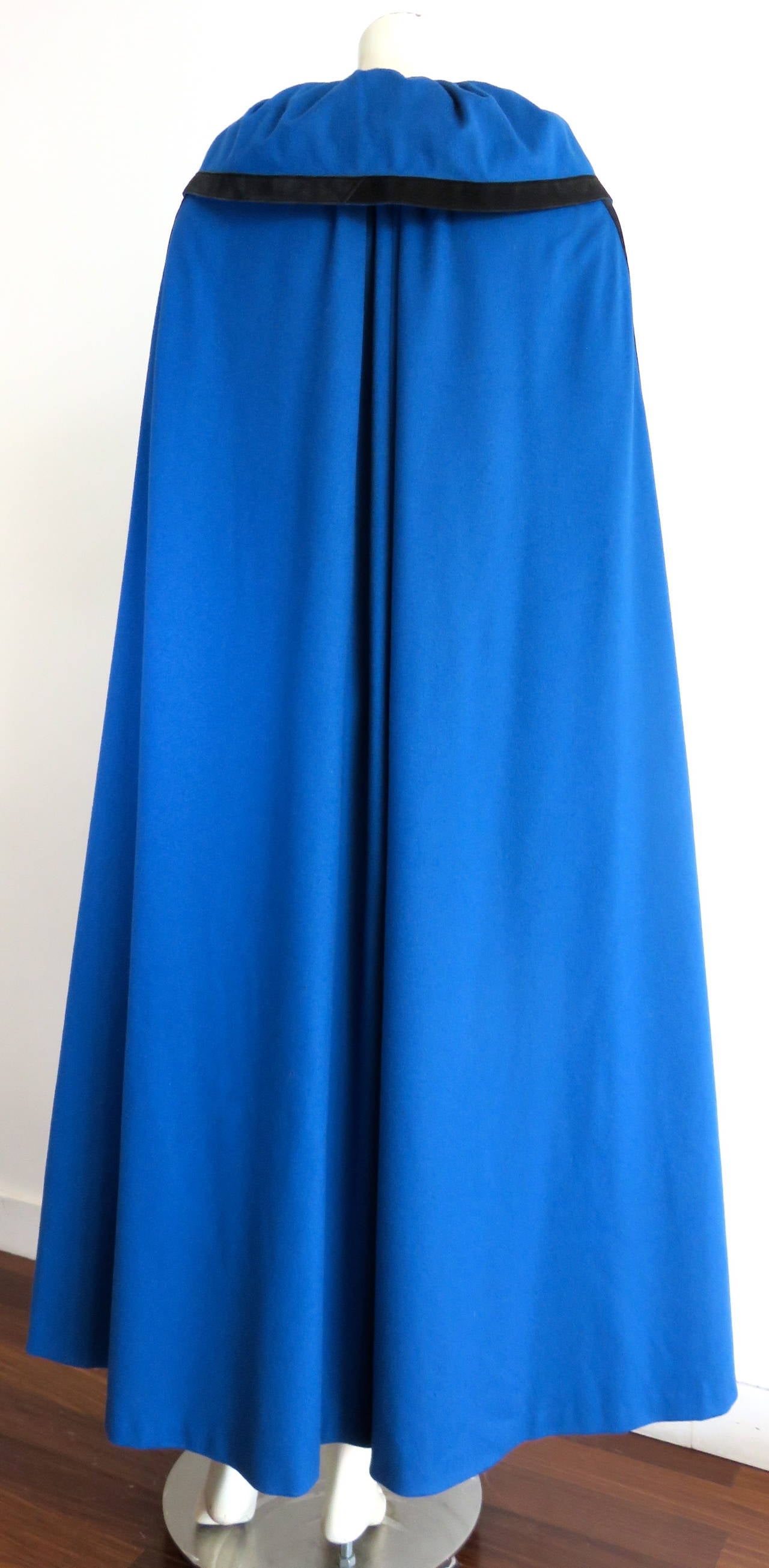 1970's CHRISTIAN DIOR Blue wool & black suede cape 4