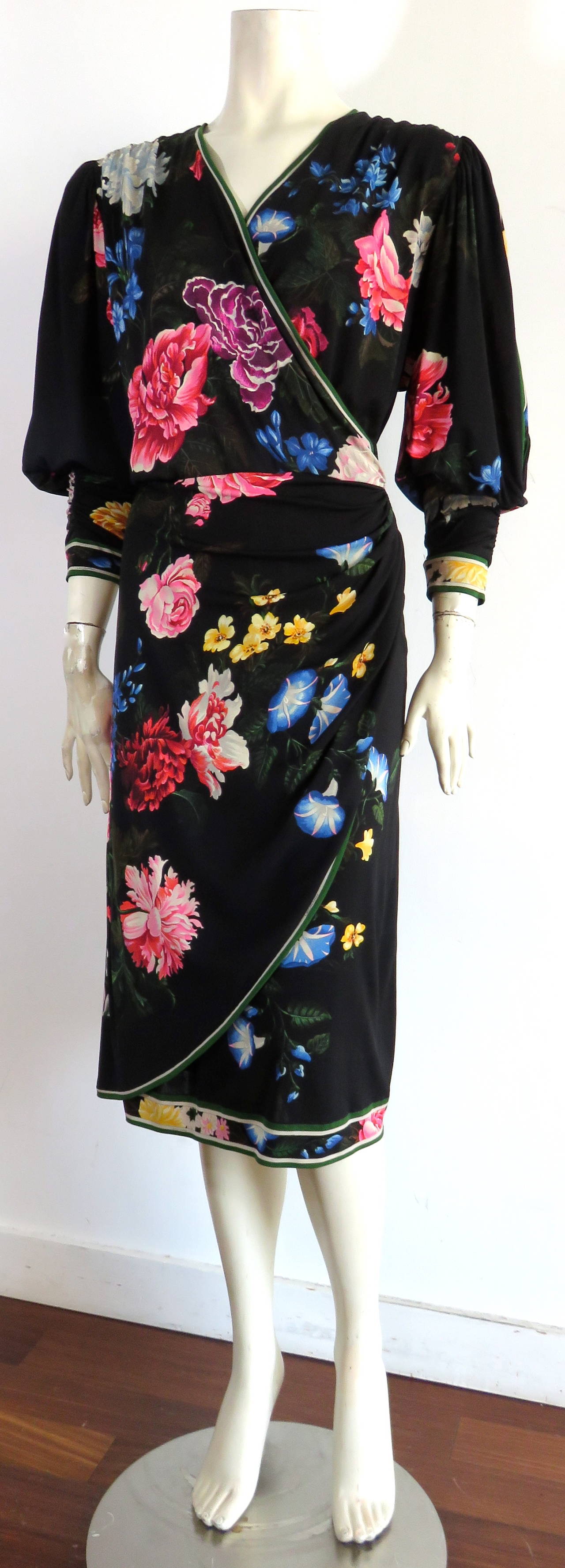 1983 LEONARD PARIS Silk floral print dress In Good Condition In Newport Beach, CA