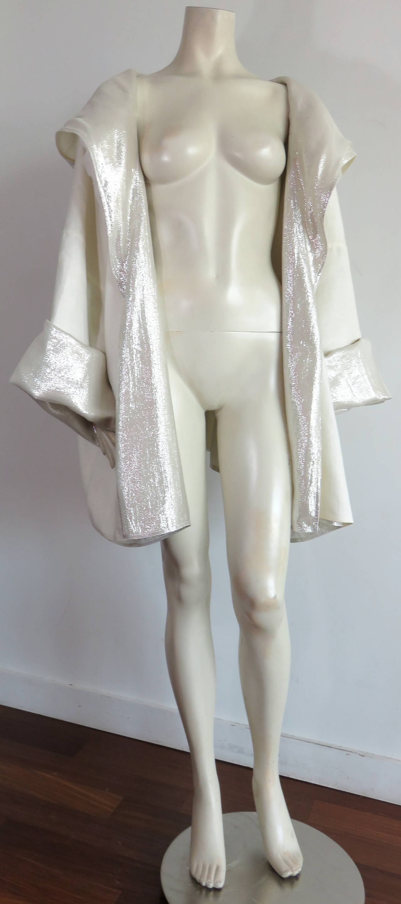 Stunning, 1980's ZORAN, White/Silver hooded reversible jacket.

Flour-white, linen fabrication with soft, light-weight, metallic silver fabric at reverse side.

Signature, 'minimalist chic' style with an open front design, and an intentional,