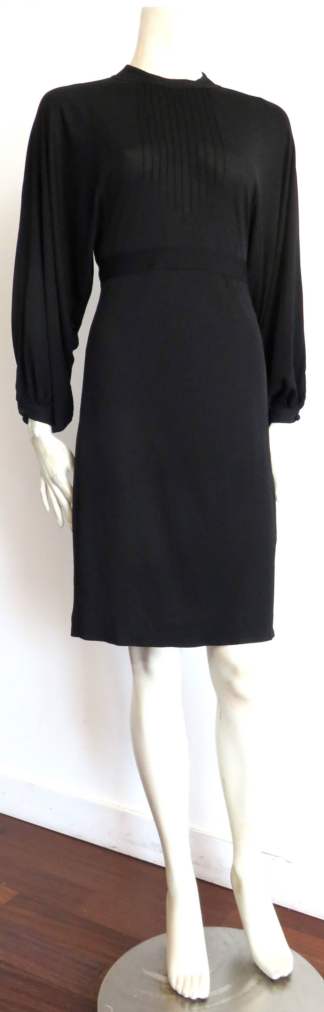 1970's JEAN MUIR Pin-tucked LBD dress In Excellent Condition For Sale In Newport Beach, CA