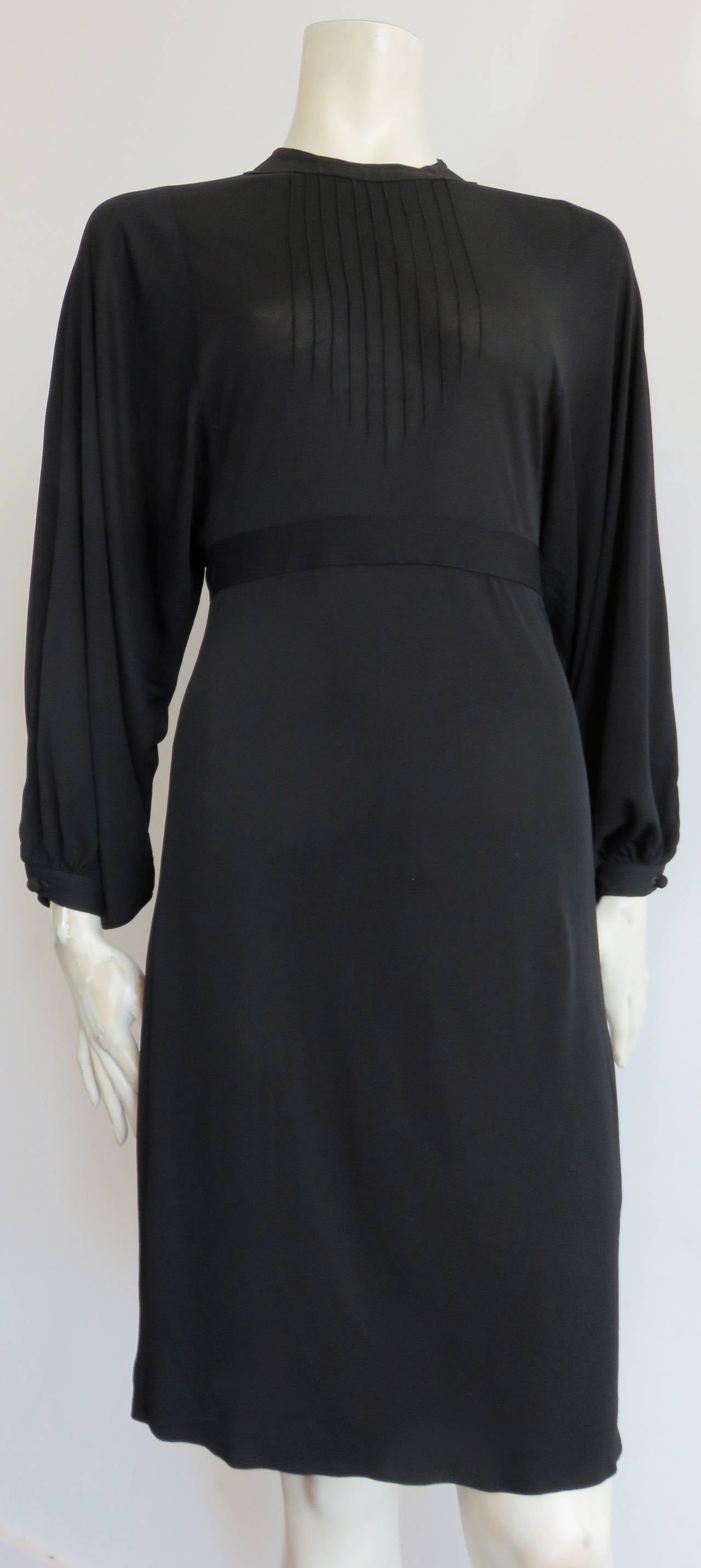 1970's JEAN MUIR Pin-tucked LBD dress For Sale 3