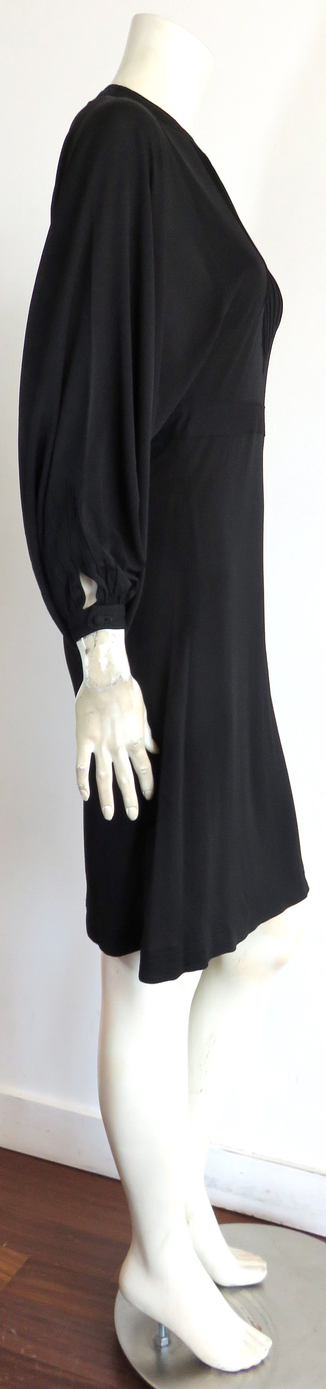 1970's JEAN MUIR Pin-tucked LBD dress For Sale 2