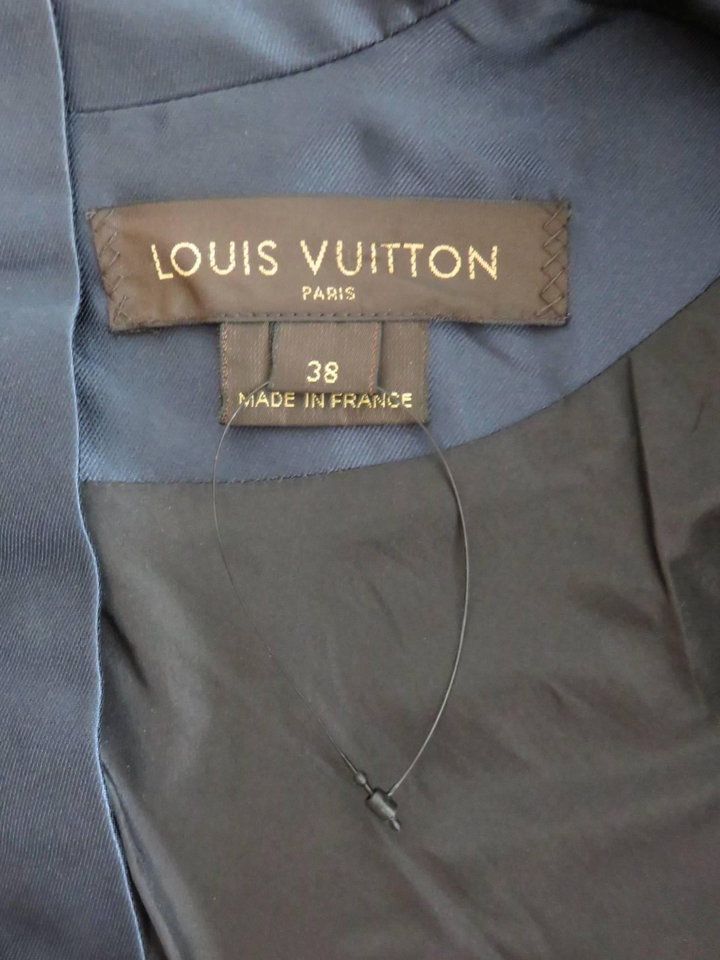 LOUIS VUITTON Silk satin evening coat with dress-style back  For Sale 3