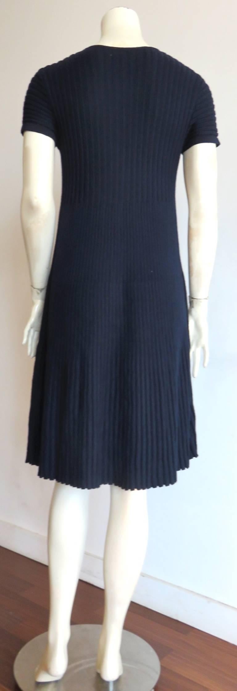 CHANEL PARIS Wool rib-knit day dress In Excellent Condition For Sale In Newport Beach, CA