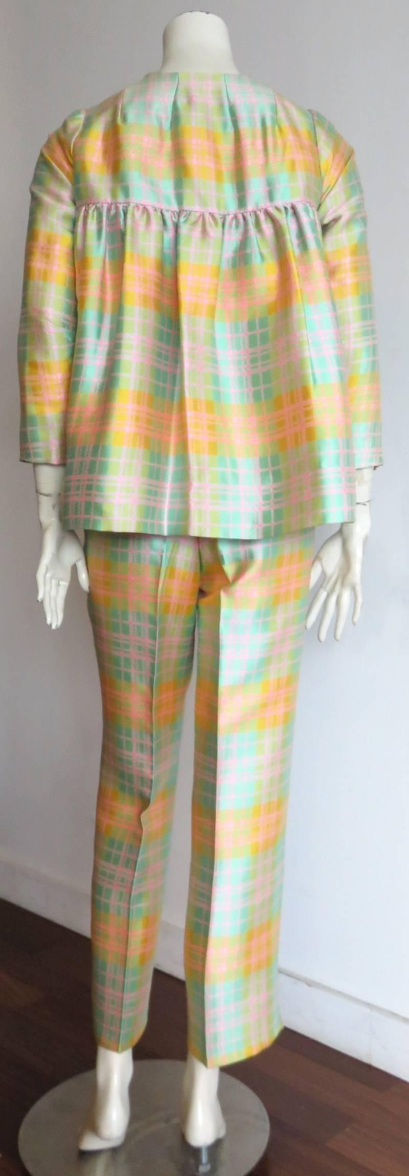1970's DONALD BROOKS Silk jacket & pant set In Good Condition For Sale In Newport Beach, CA