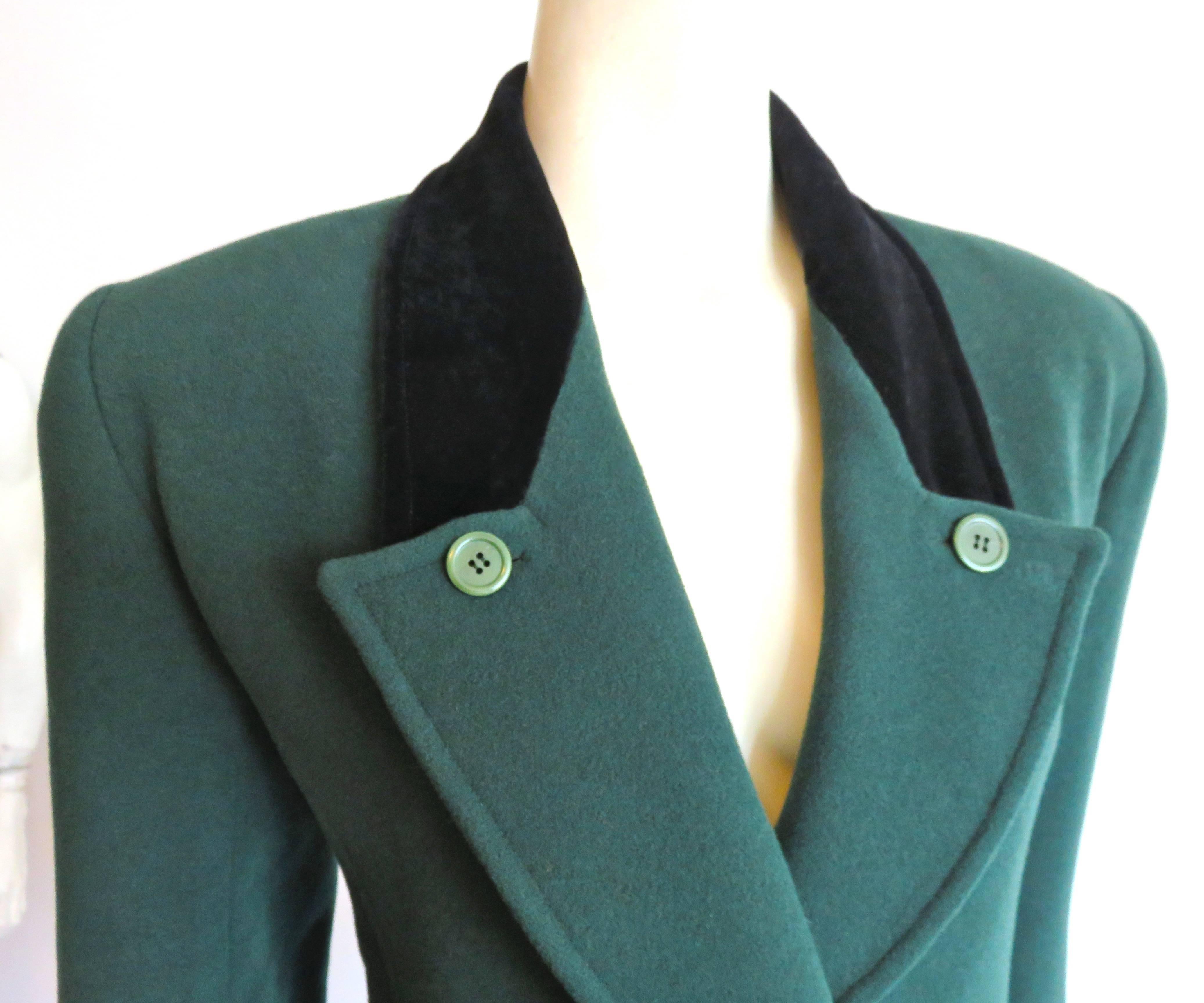 Wonderful, 1970's GUCCI, forest green, equestrian-style riding jacket with black velvet top collar detail.

Button-through, notched front lapel detailing.

Twin, flap pockets at the waist level with side torso, 'princess'