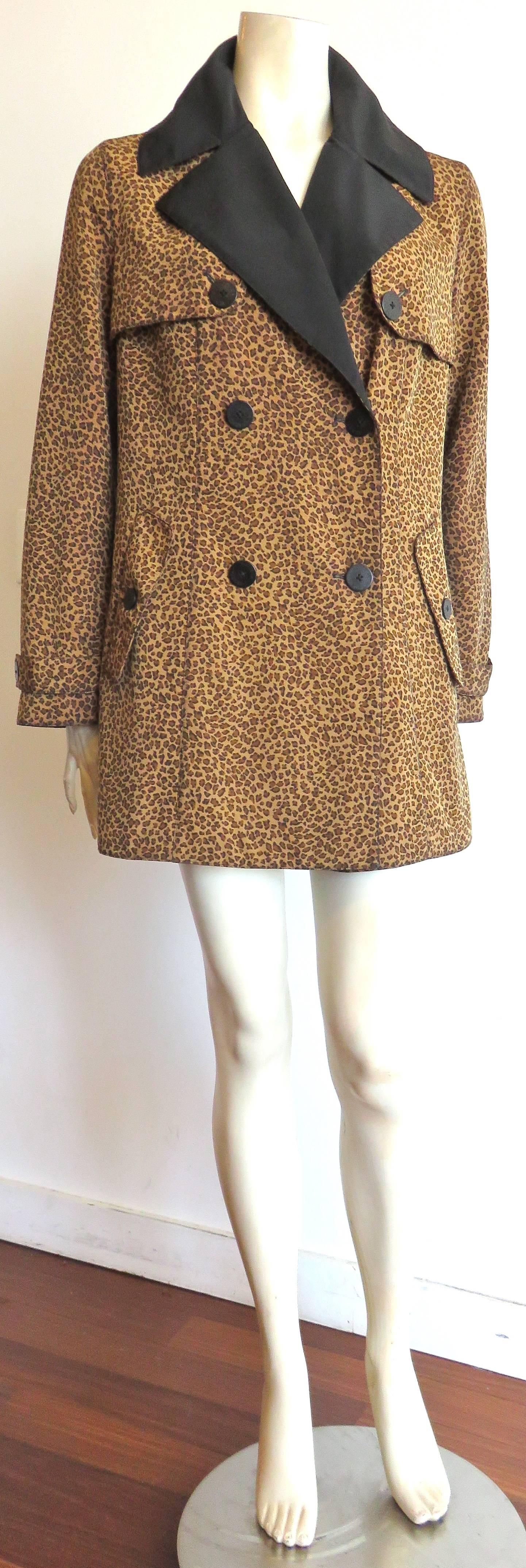 1990's BOTTEGA VENETA Leopard print raincoat  In Good Condition For Sale In Newport Beach, CA