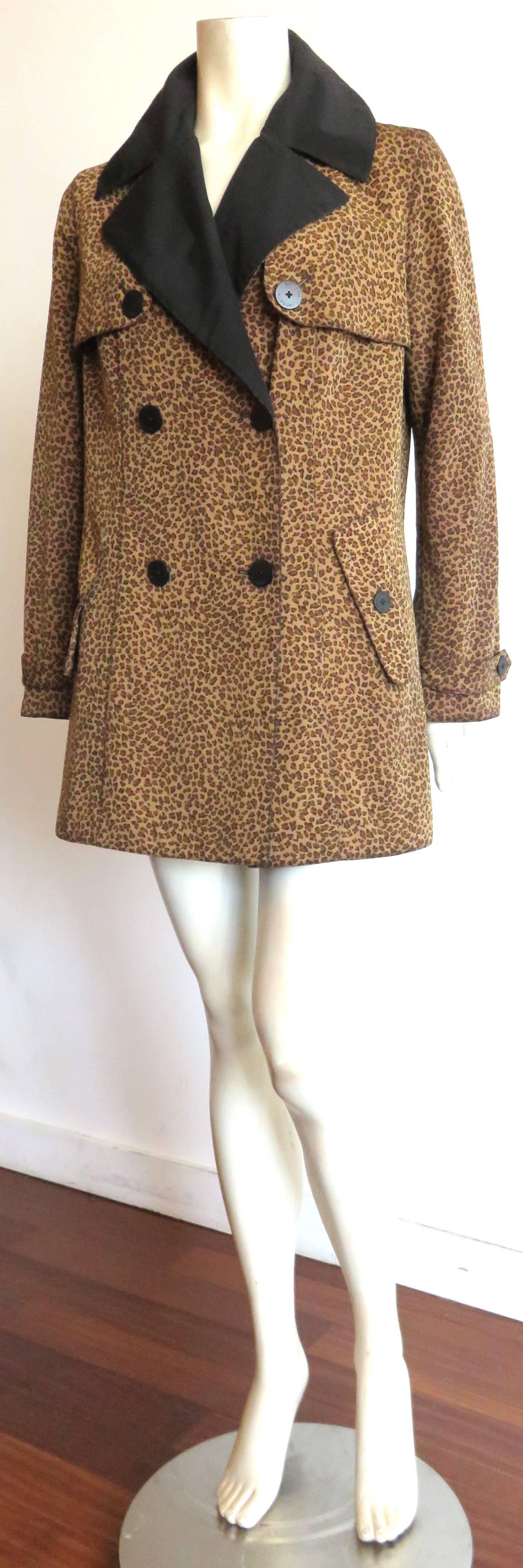 1990's BOTTEGA VENETA Leopard print raincoat with solid black label and collar detail.

Twin flap detail at front chest.

Logo engraved, large, black button closures.

Twin side pockets.

Coated/treated fabric, intended for water