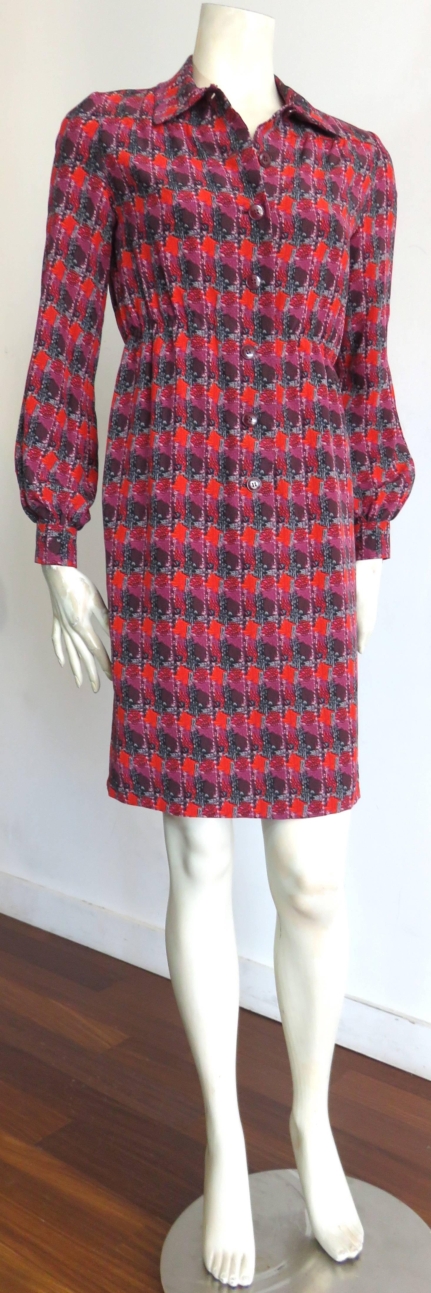 1970's YVES SAINT LAURENT Printed silk dress In Excellent Condition For Sale In Newport Beach, CA