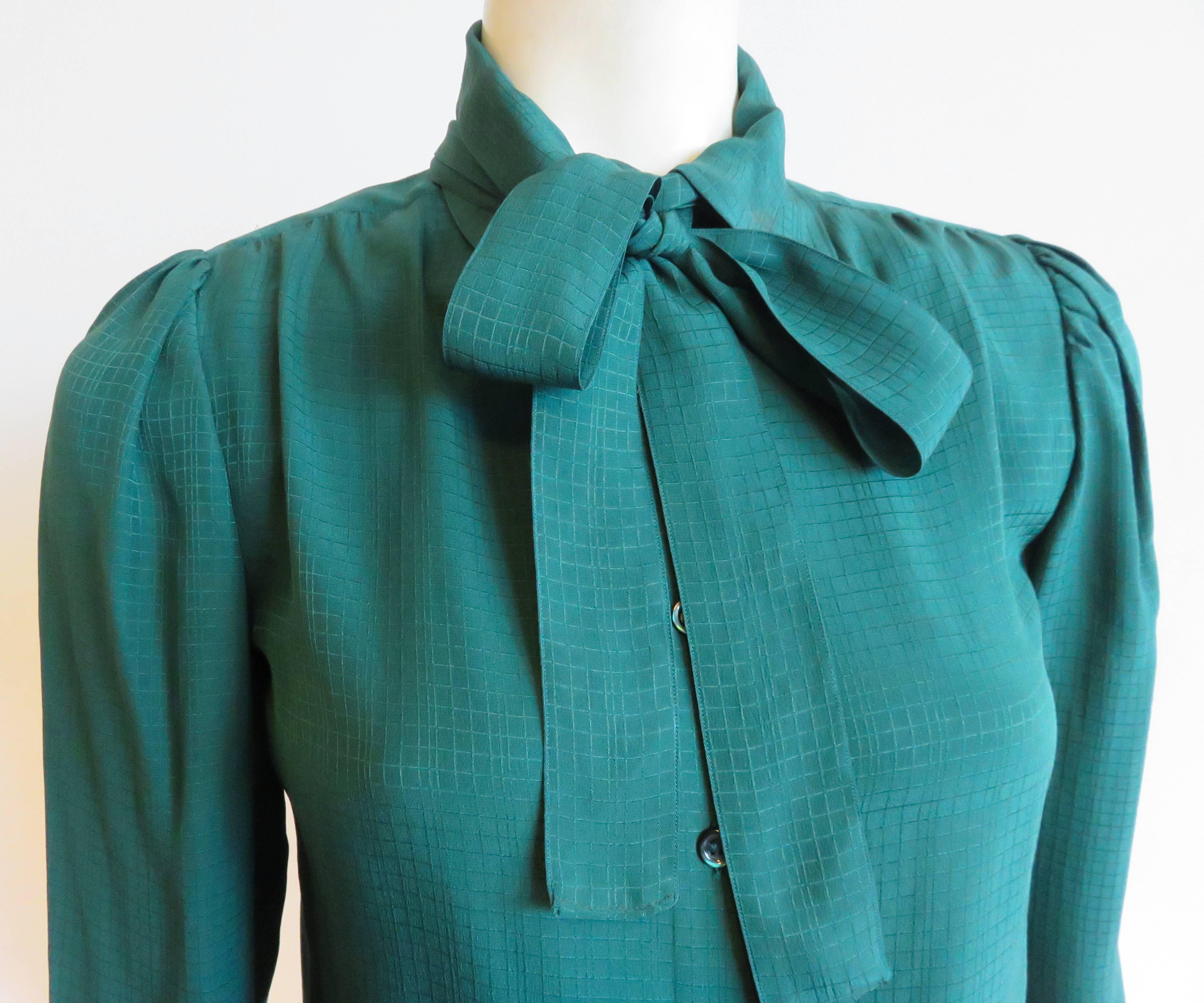 Excellent condition, 1980's YVES SAINT LAURENT forest green, silk check jacquard blouse with neck-tie detail.

Double collar detail with neck-tie layered between the two collars.

Button down front placket and cuffs.

*MEASUREMENTS*

FR