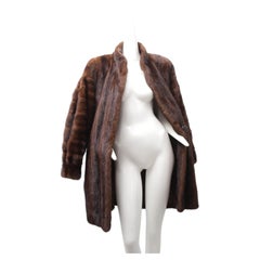 YVES SAINT LAURENT, Cappotto vintage in pelliccia di visone con chiusura singola in pelle e frange