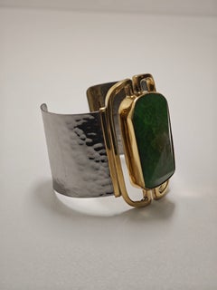 Bracciale a polsino bicolore con cristalli verdi, firmato Bali