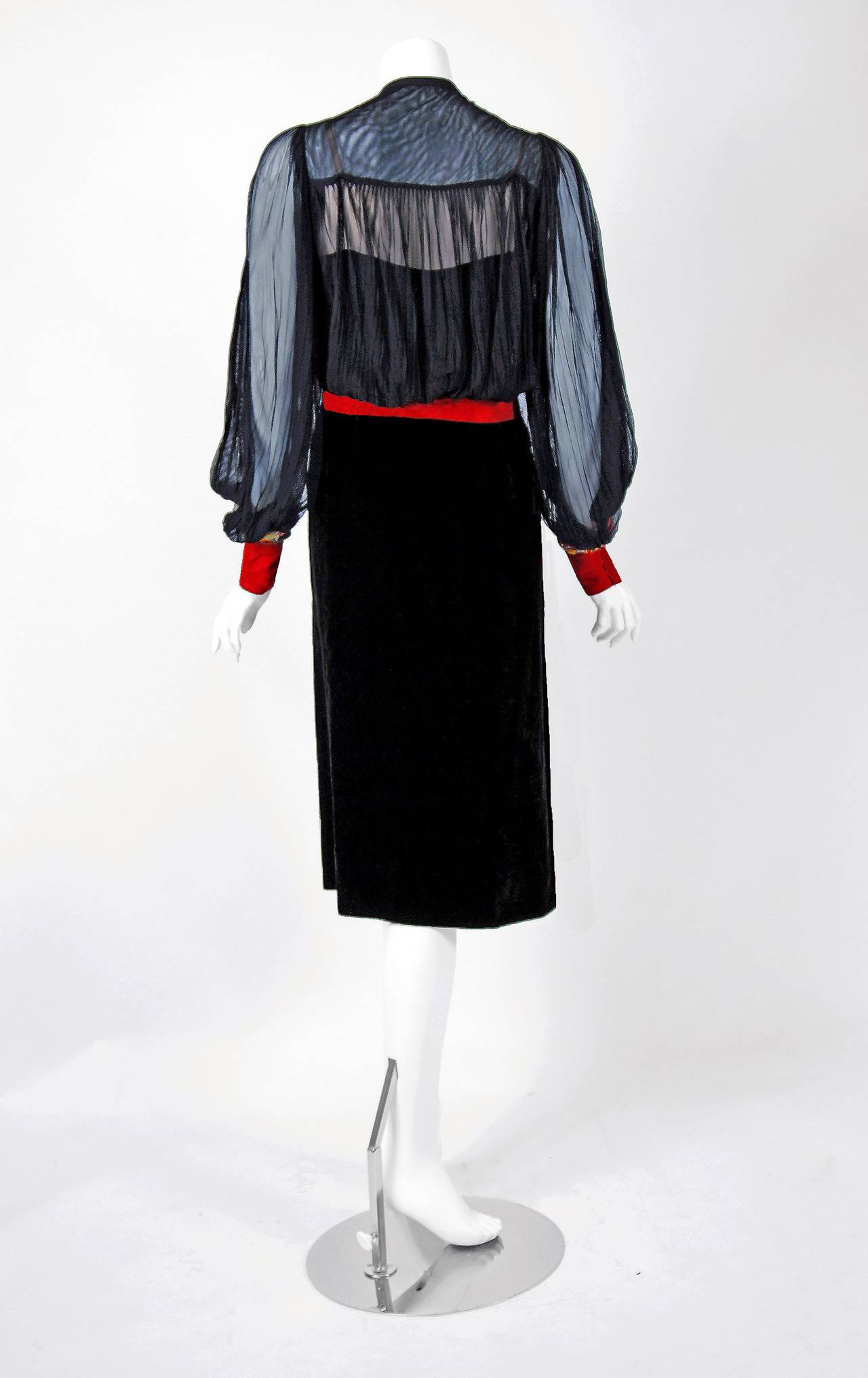 1925 House of Worth Haute-Couture Beaded Velvet & Silk Illusion Belted Dress In Excellent Condition In Beverly Hills, CA