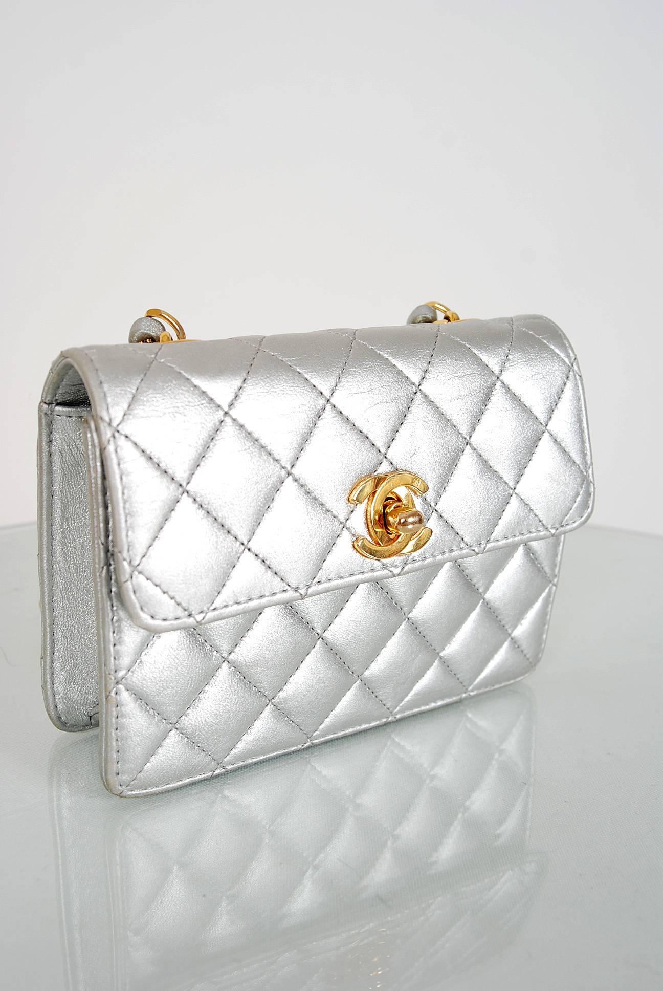 1990's Chanel Metallic-Silver Quilted Leather Mini Flap Shoulder Bag Purse In Excellent Condition In Beverly Hills, CA