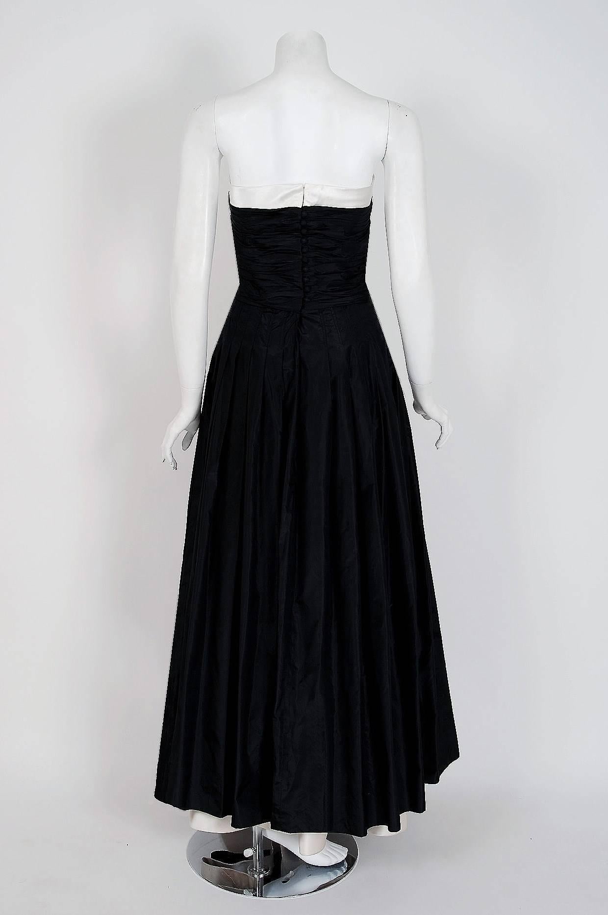 1992 Chanel Runway Black Silk & White Satin Ruched Strapless Gown with Shawl In Good Condition In Beverly Hills, CA