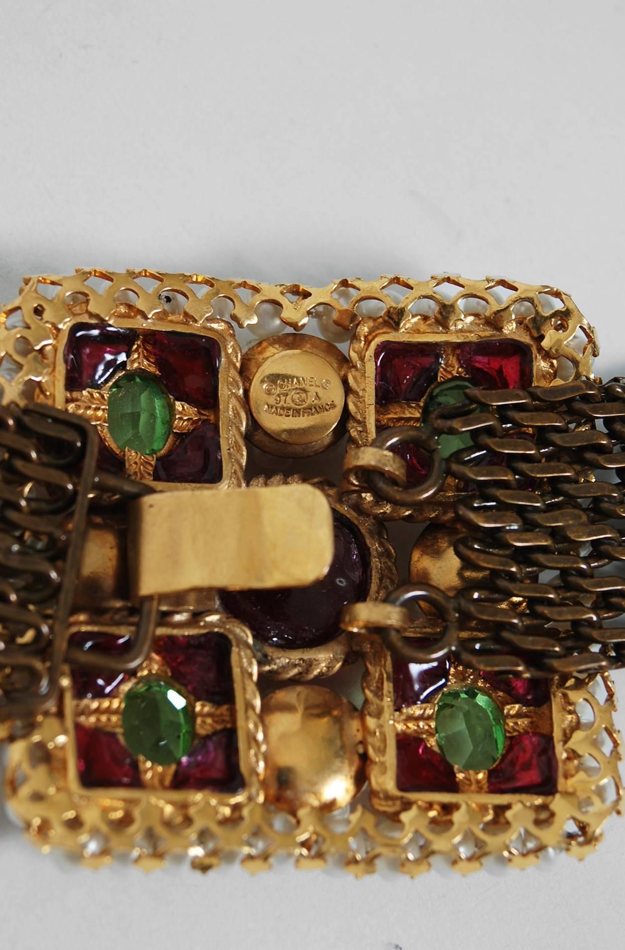 Women's 1997 Chanel Rare Colorful Gripoix & Pearls Buckle Gold-Tone Chain Link Belt