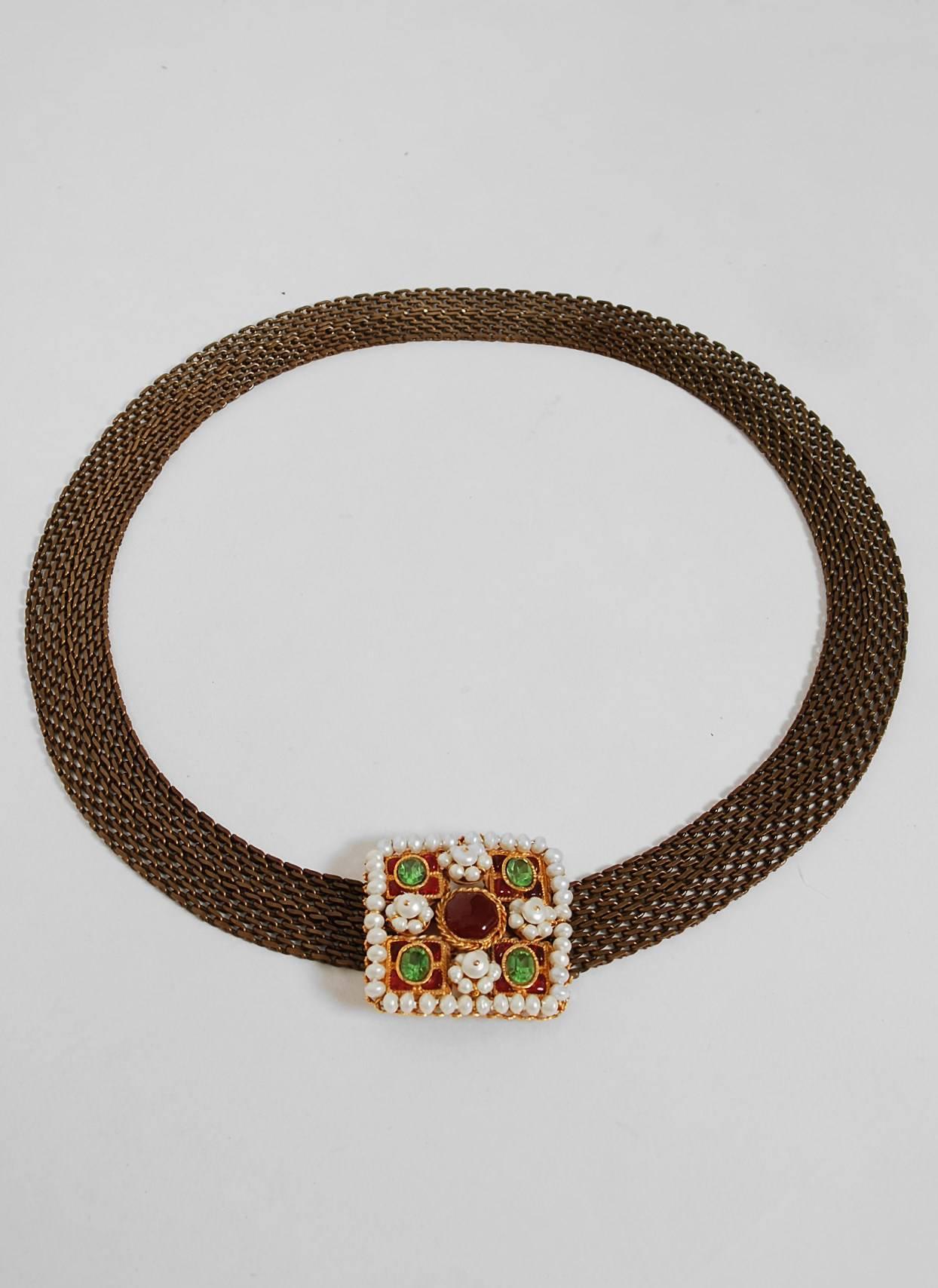 1997 Chanel Rare Colorful Gripoix & Pearls Buckle Gold-Tone Chain Link Belt In Excellent Condition In Beverly Hills, CA