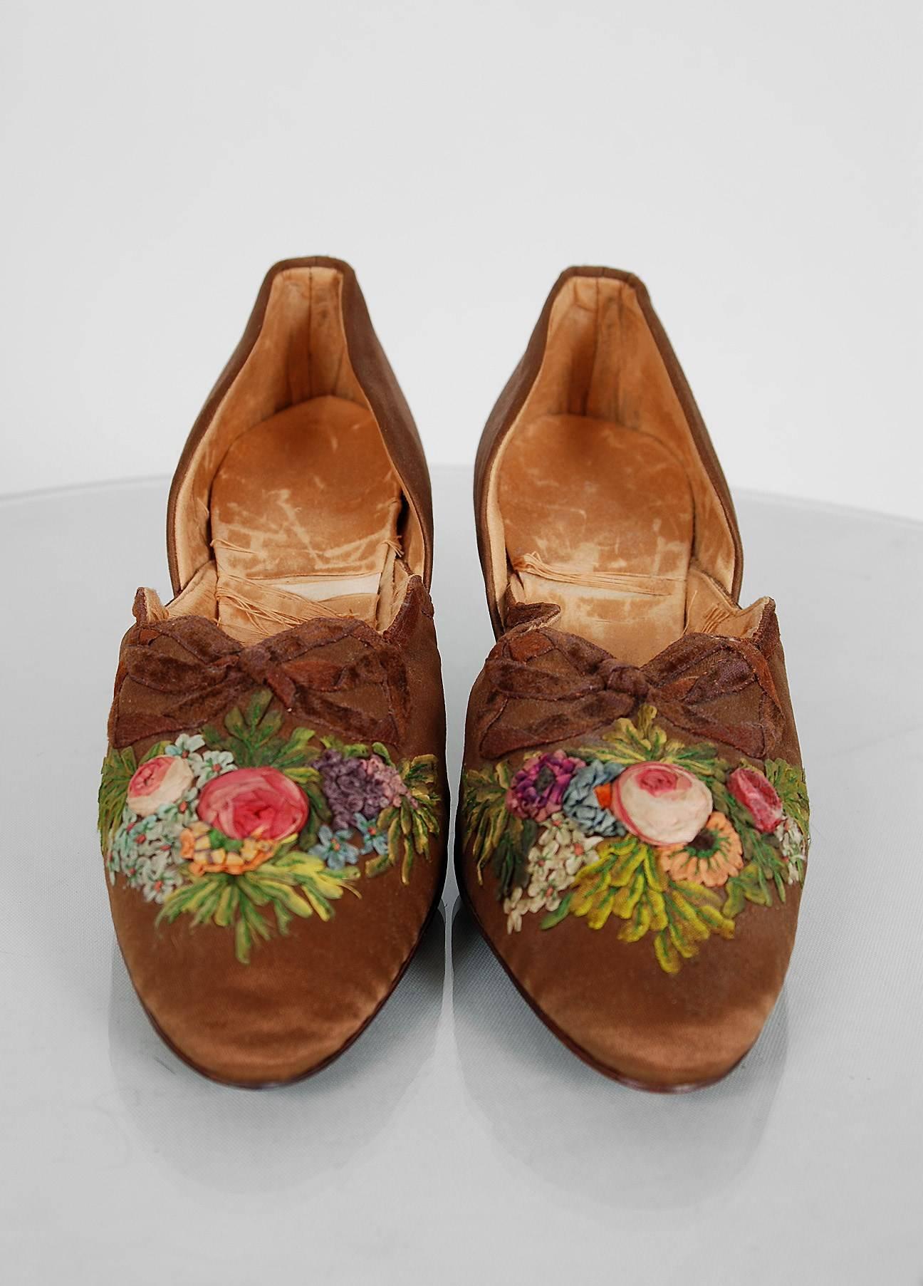 Breathtaking museum-quality Laird Schober Couture ladies shoes dating back to the late 1910's. The company started producing very high-end footwear in 1872 and in 1900 won the grand prize at the Paris Exposition. The rising hemlines showcased the