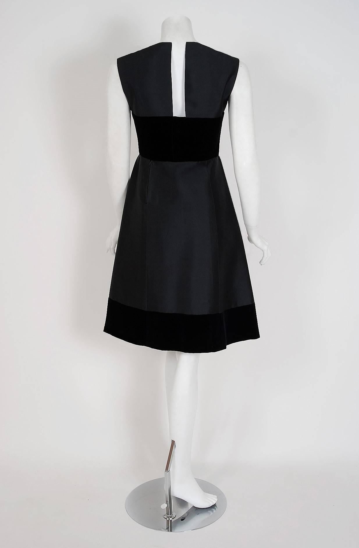 Vintage 1966 Pierre Balmain Haute-Couture Black Silk & Velvet Mod Cocktail Dress In Good Condition In Beverly Hills, CA