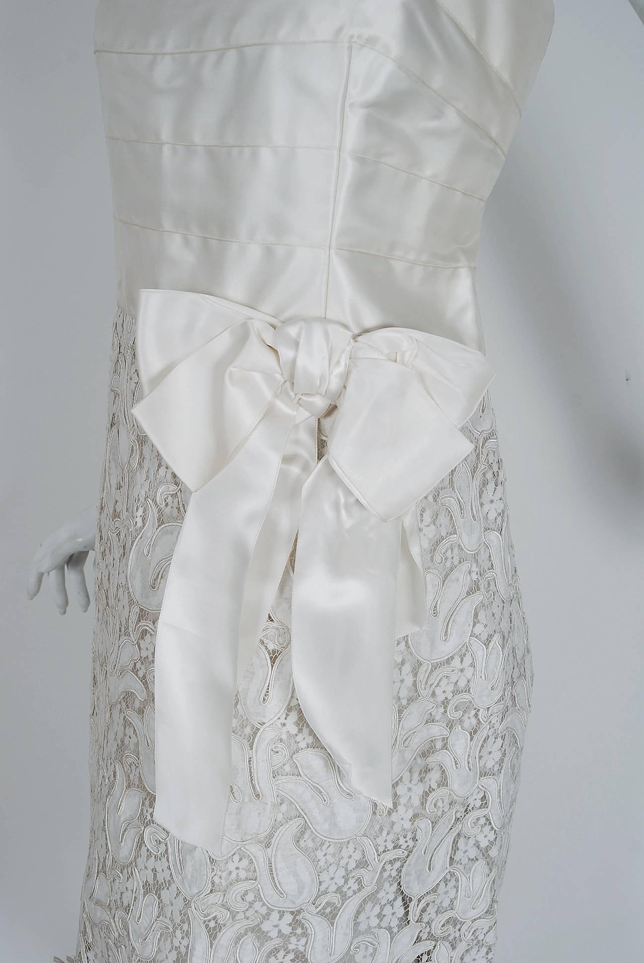 Vintage 1971 Chanel Haute Couture Documented White Floral Lace Silk Dress Set In Good Condition In Beverly Hills, CA