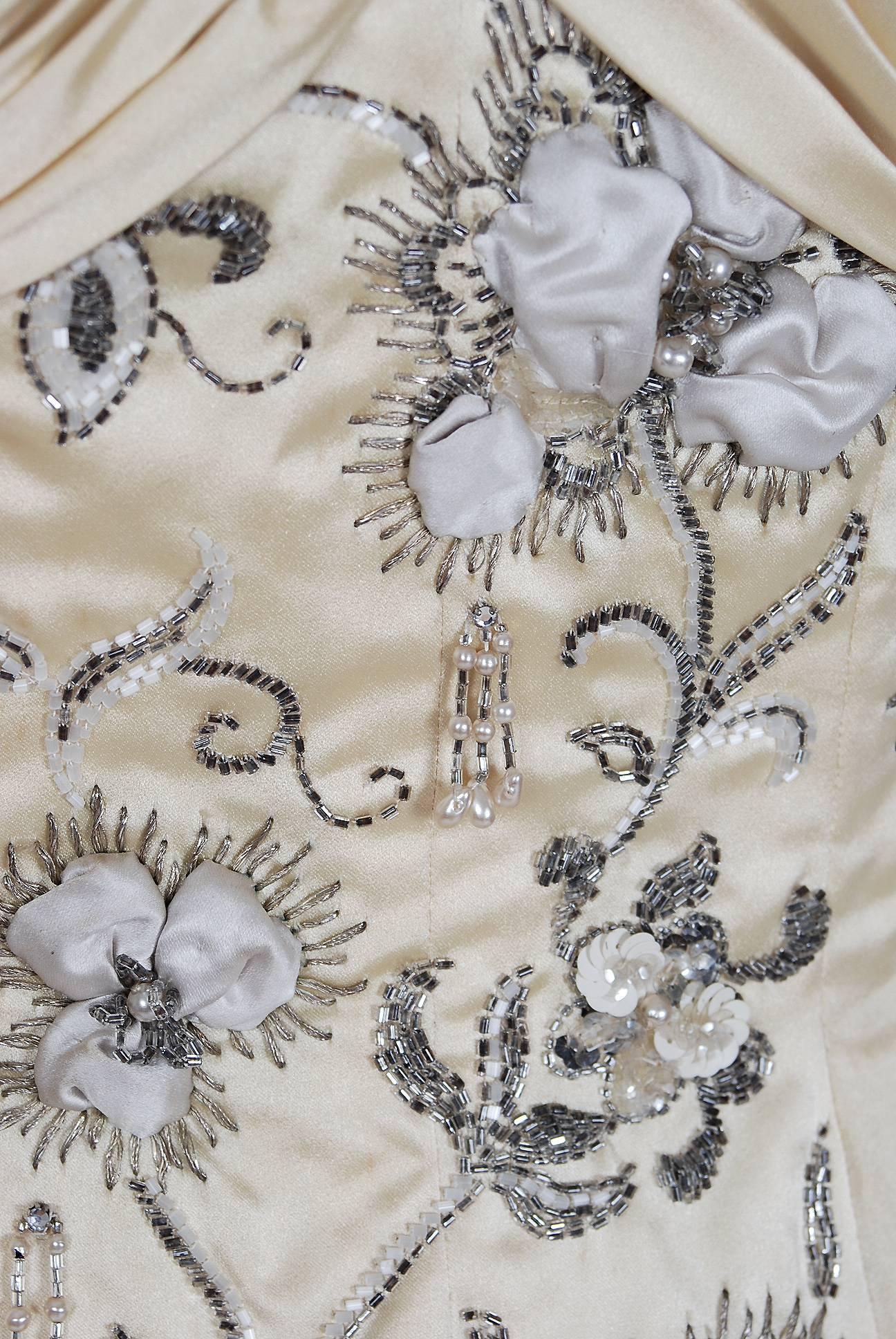 Vestido de novia vintage años 50 Pierre Balmain Couture de seda bordado con cuentas de color crema en Bueno Estado en Beverly Hills, CA