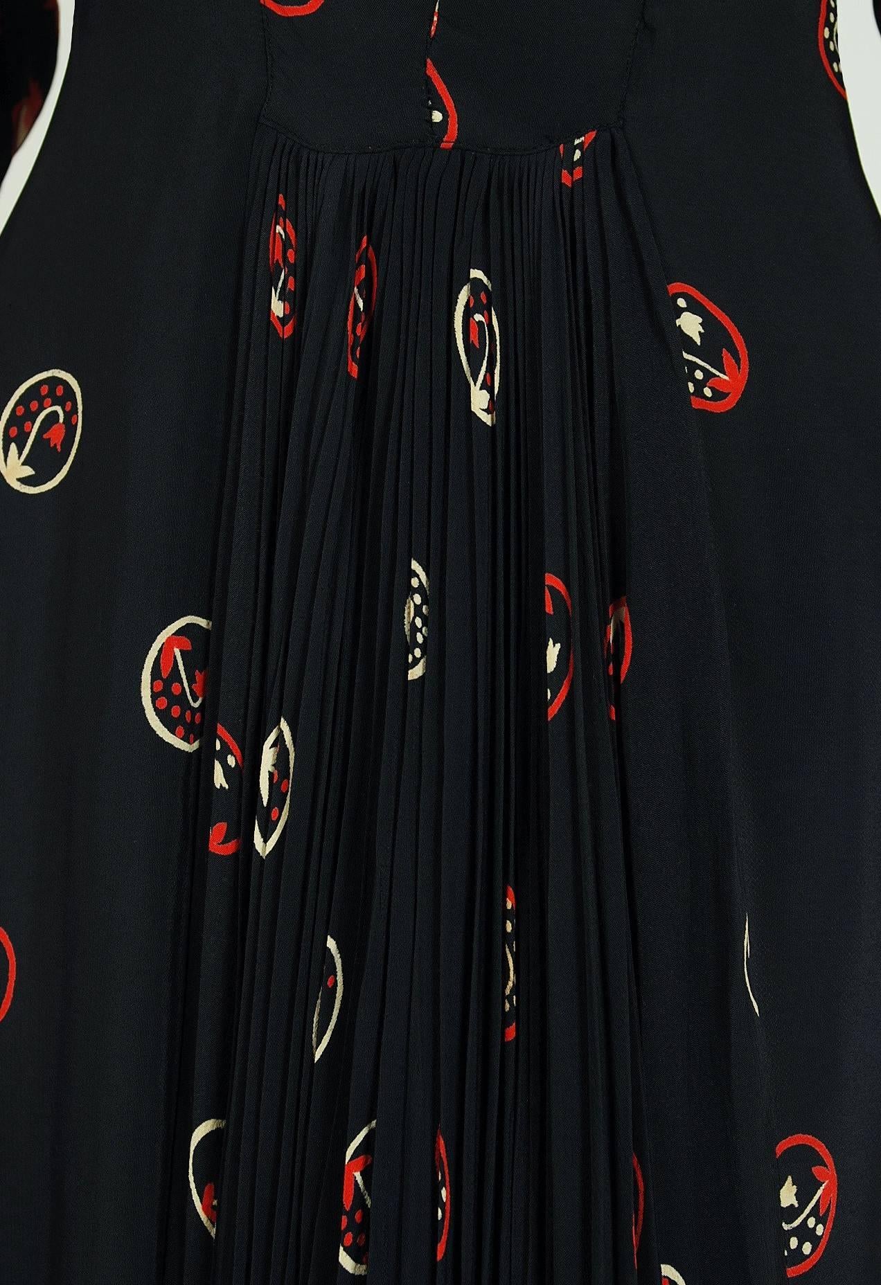 1974 Ossie Clark Black & Red Celia Birtwell Novelty Print Rayon Pleated Dress In Excellent Condition In Beverly Hills, CA