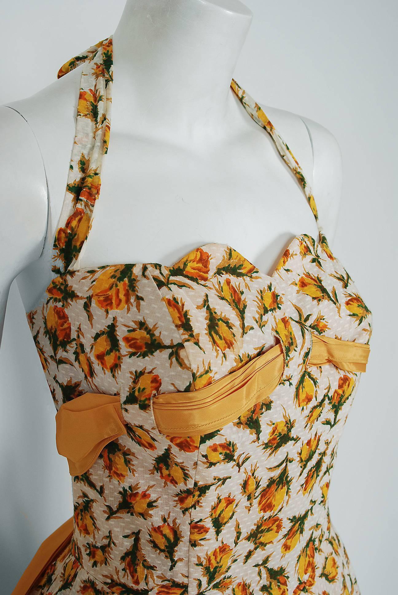 1950's Lilli Diamond Yellow-Roses Floral Textured Cotton Halter Back-Bow Dress In Excellent Condition In Beverly Hills, CA