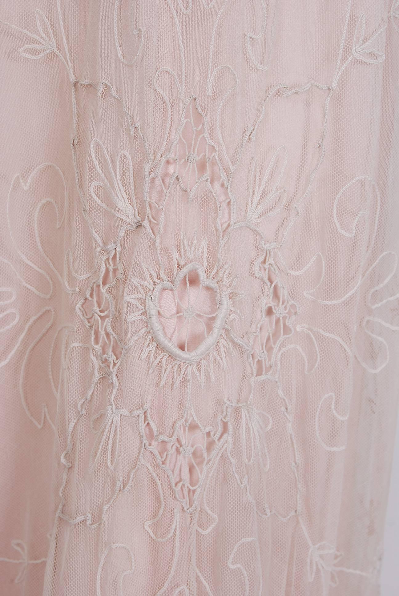 1920's French Embroidered Ivory-White Lace & Pink Silk Deco Flapper Day Dress In Excellent Condition In Beverly Hills, CA