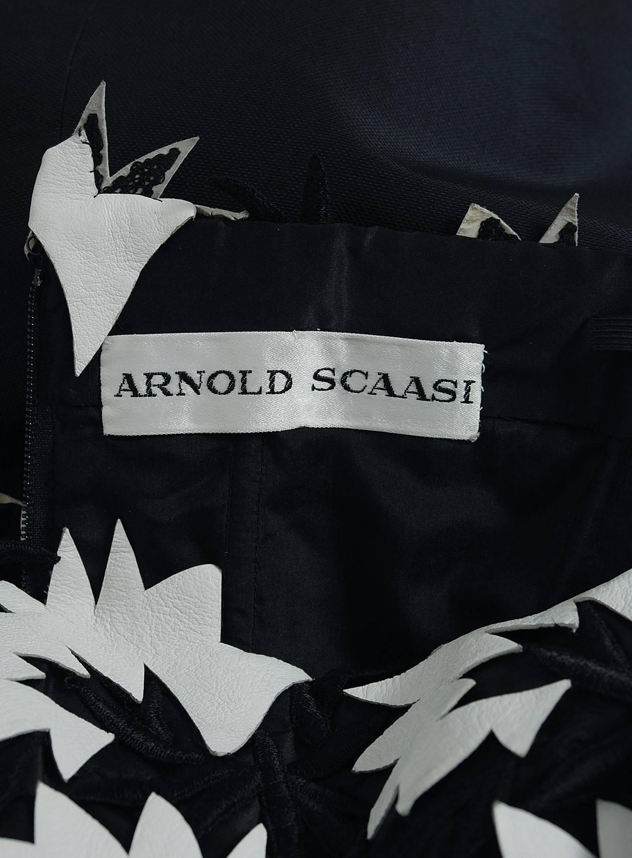Vintage 1960er Arnold Scaasi Schwarz-weißes Abendkleid aus Seide mit Lederapplikationen im Angebot 3