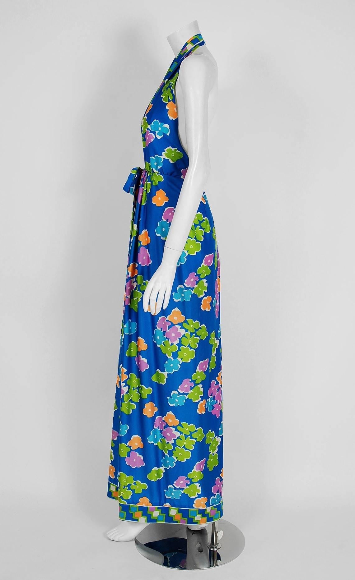 Vintage 1977 Oscar de la Renta Colorful Graphic Print Halter Backless Maxi Dress In Good Condition In Beverly Hills, CA