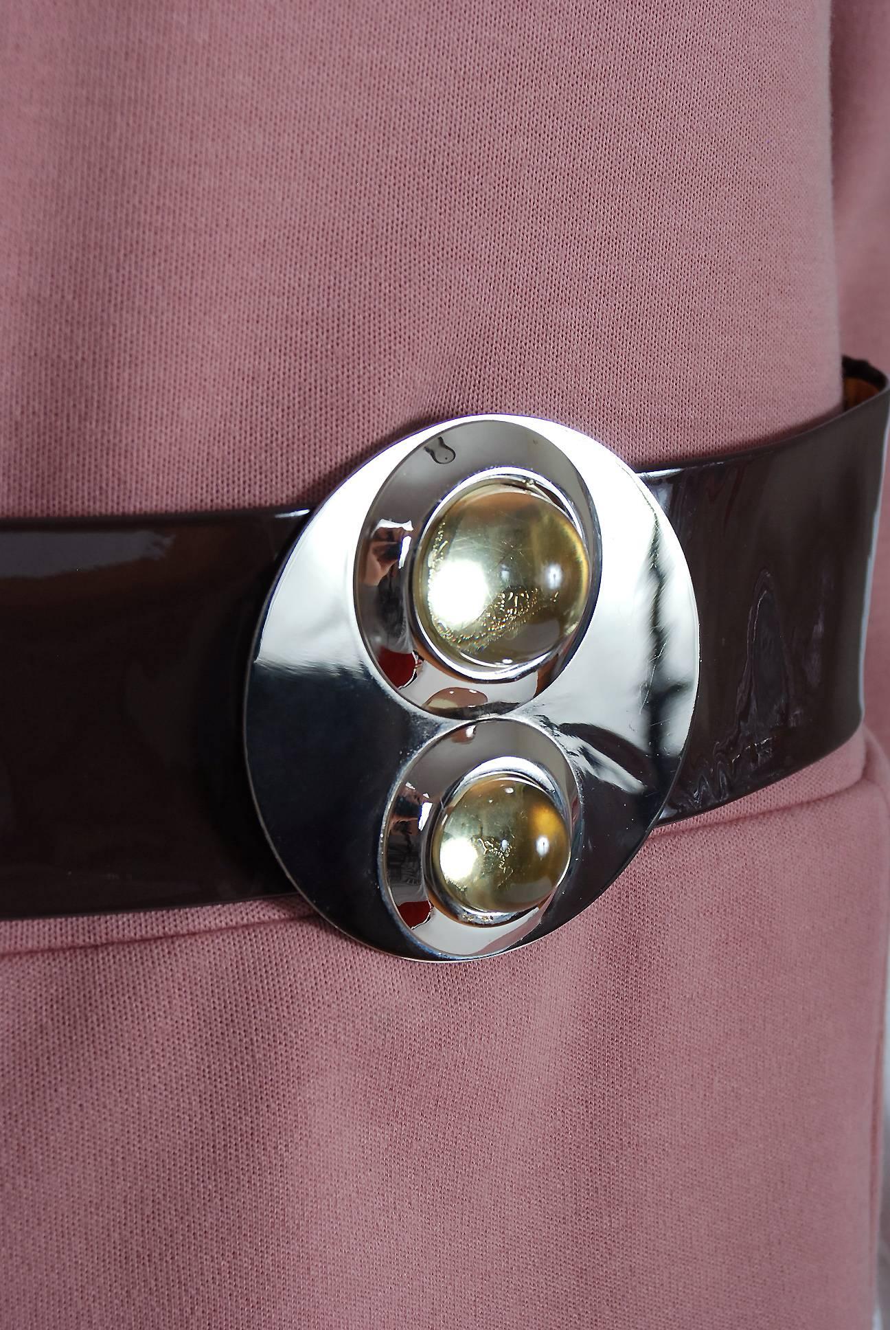 1967 Pierre Cardin Mauve-Pink Wool Mod Pockets Space-Age Metal Belt Mini Dress In Excellent Condition In Beverly Hills, CA