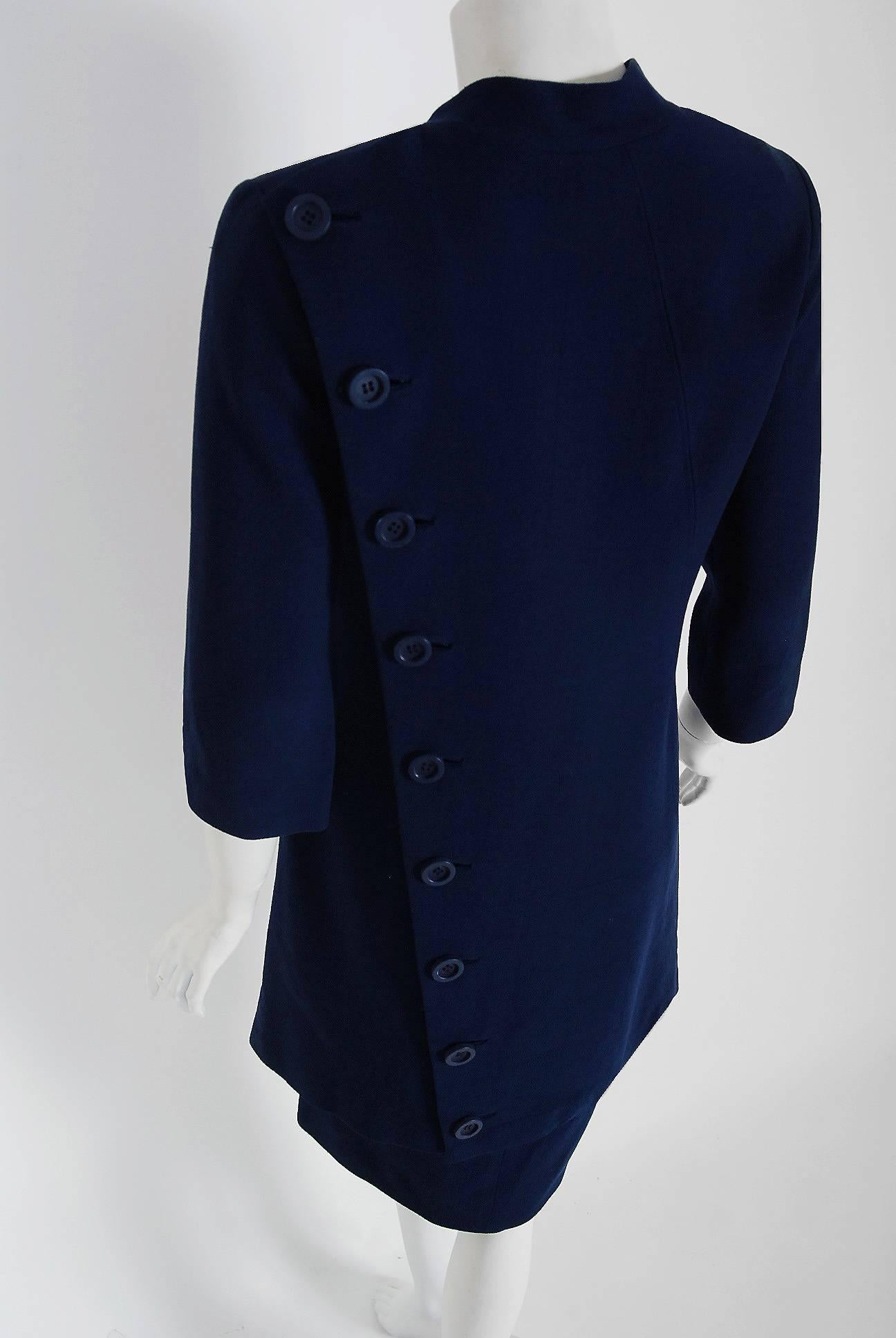 1968 Pierre Balmain Haute-Couture Navy Wool Asymmetric Buttons Mod Dress In Fair Condition In Beverly Hills, CA