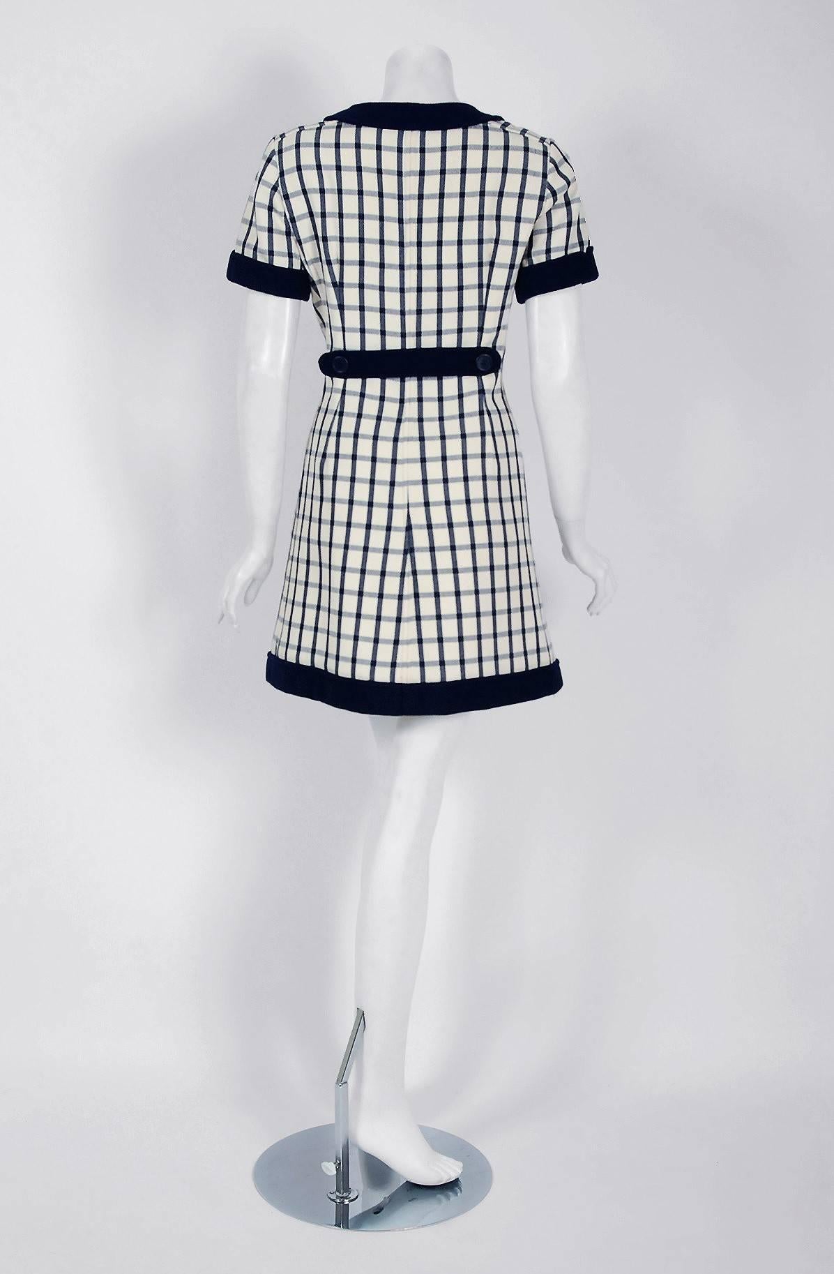 1967 Courreges Couture Navy-Blue Ivory Checkered Wool Mod Space-Age Mini Dress In Good Condition In Beverly Hills, CA