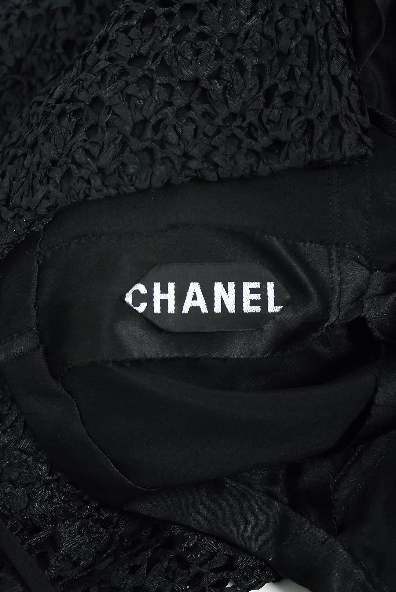 Vintage 1973 Chanel Haute Couture Guipure-Strickkleid aus Spitze und Seidensamt aus Schwarzem Samt im Angebot 3