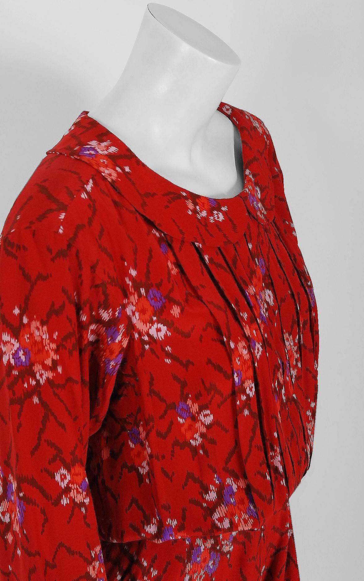 1977 Lanvin Haute-Couture Graphic Red Floral Silk Pleated Blouson Jumpsuit In Excellent Condition In Beverly Hills, CA