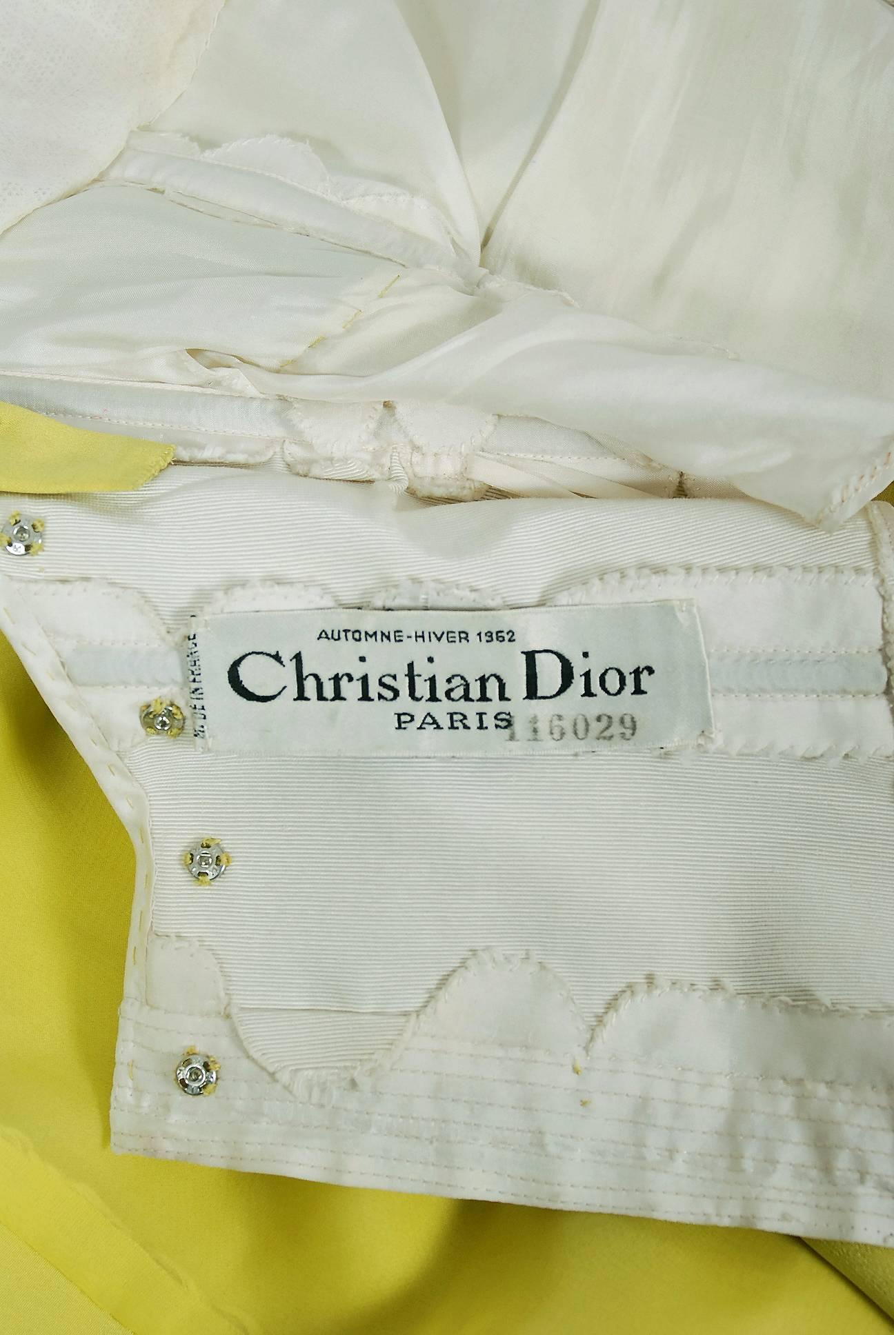1962 Christian Dior Haute Couture Chartreuse Silk Backless Bow Cocktail Dress In Excellent Condition In Beverly Hills, CA