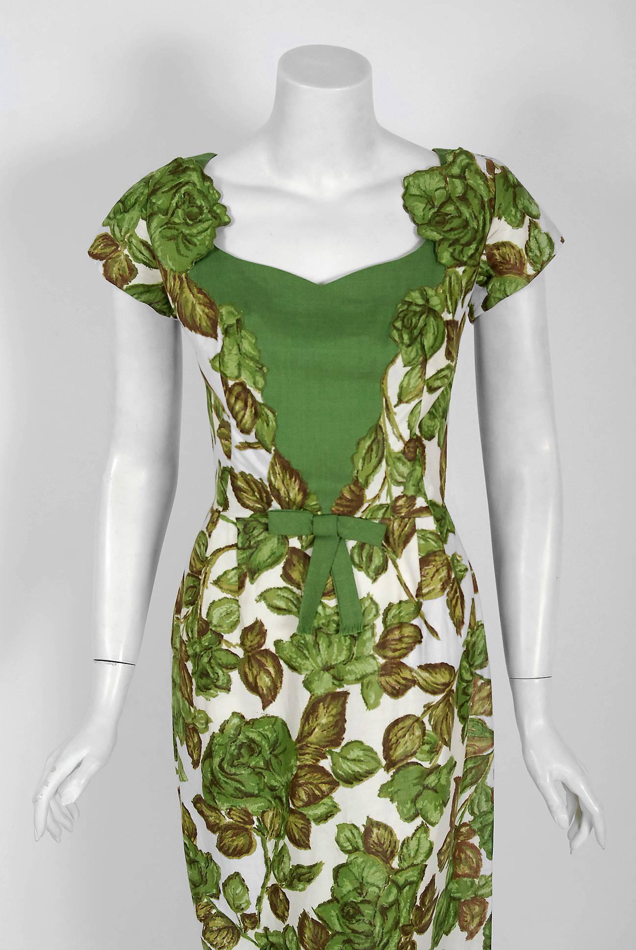 Stunning 1950's Jeanette Alexander designer bombshell wiggle sundress from the Old Hollywood era of glamour! The green linen bodice has an alluring sweetheart plunge cap-sleeve that falls into a hourglass nipped-waist bow. The rose floral applique