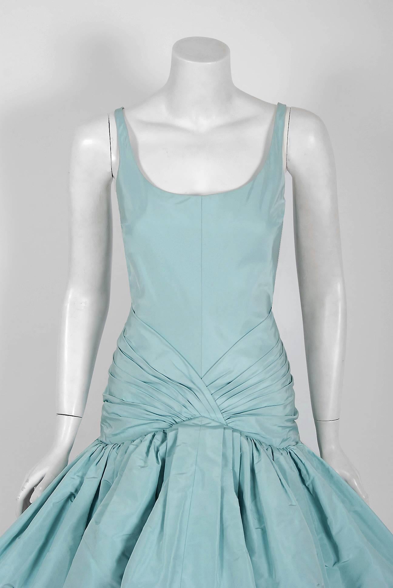 2005 Oscar de la Renta Couture Baby-Blue Silk Sculpted Pouf Cocktail Dress  In Excellent Condition In Beverly Hills, CA