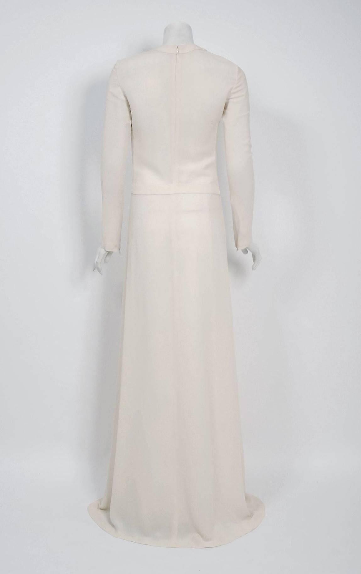 Vintage 2006 Alexander McQueen Documented White Silk Chain Plunge High-Slit Gown In Good Condition For Sale In Beverly Hills, CA