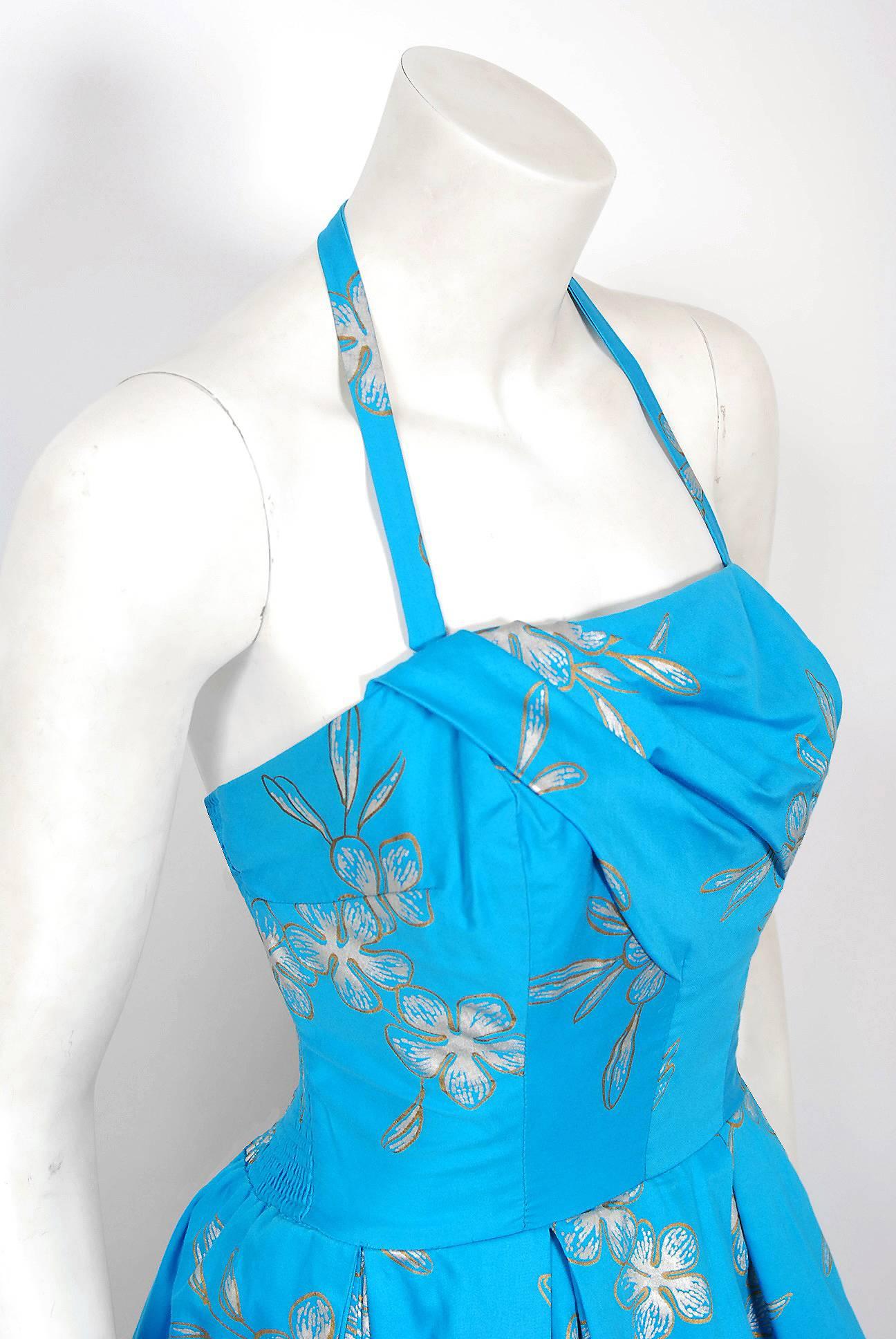 An absolutely exquisite 1950's Elsie Krassas Waikiki designer resort dress ensemble just in time for the summer season! The vibrant turquoise screen print cotton has the most breathtaking metallic silver hibiscus-floral tropical design. The bodice