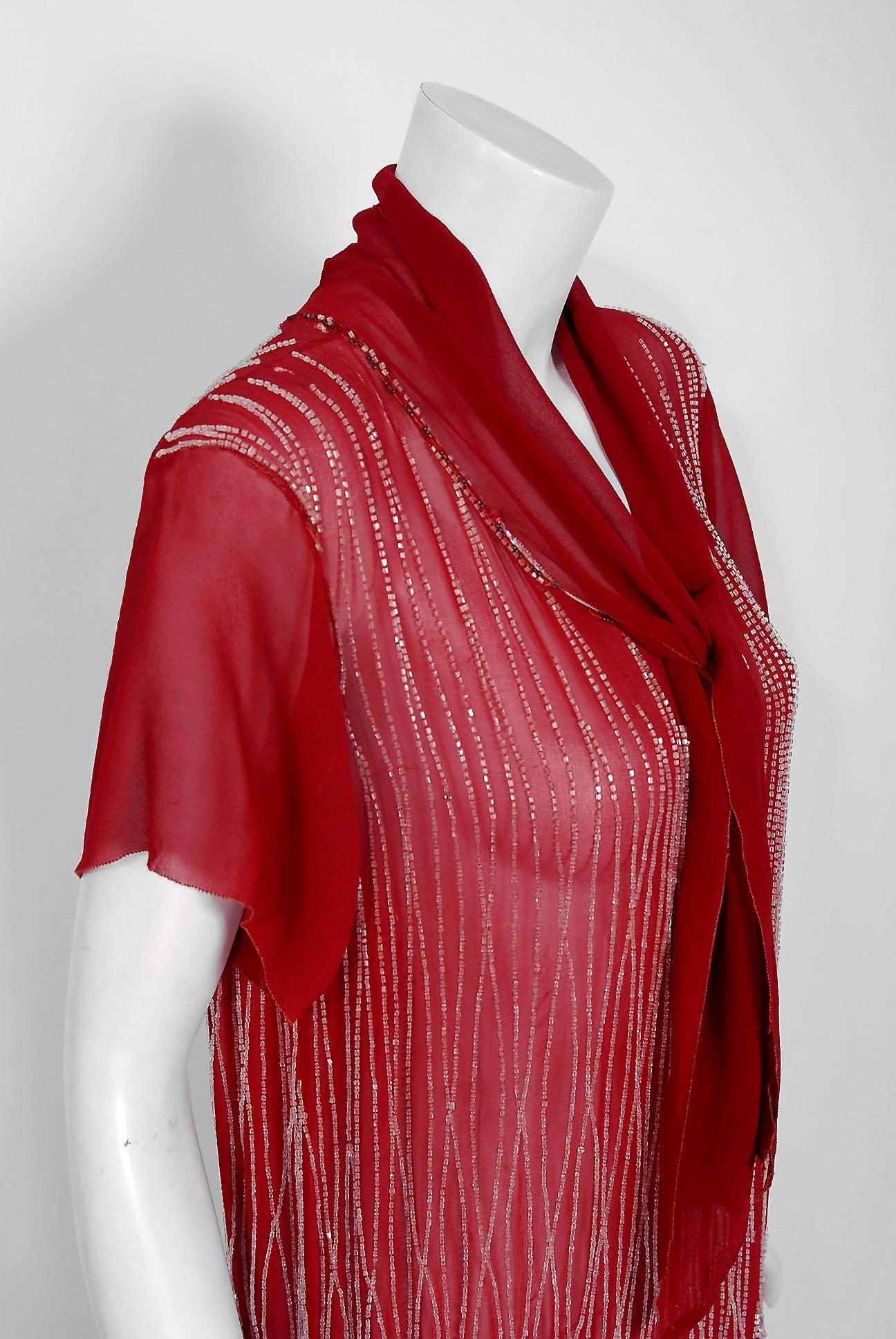 Robe de soirée vintage couture rouge bourgogne perlée en soie transparente avec nœud de foulard, années 1920 Bon état à Beverly Hills, CA
