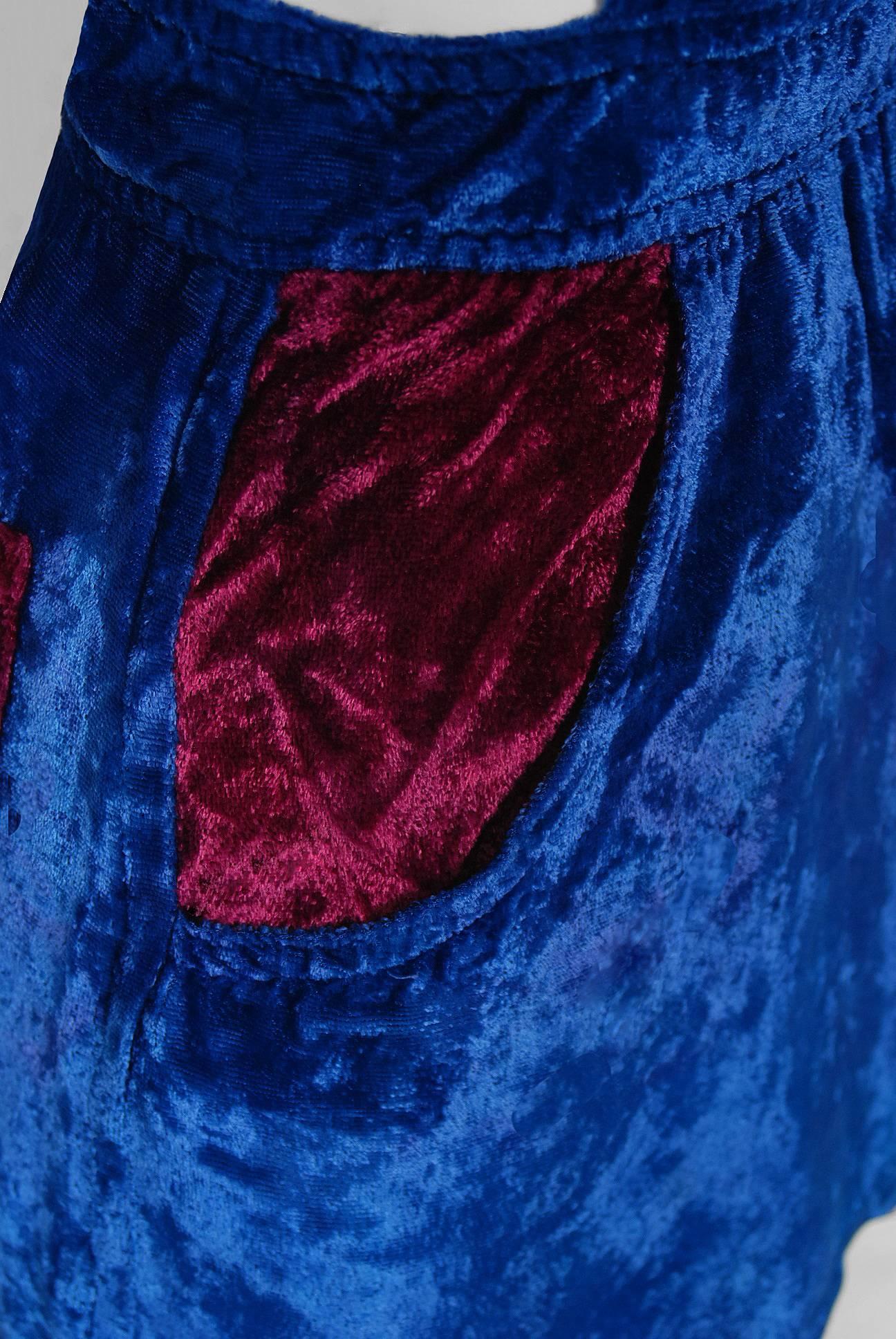 Vintage 1970er Mr Freedom Glam Rock Crushed Samt Mod Mini Schürzenrock Kleid (Blau) im Angebot
