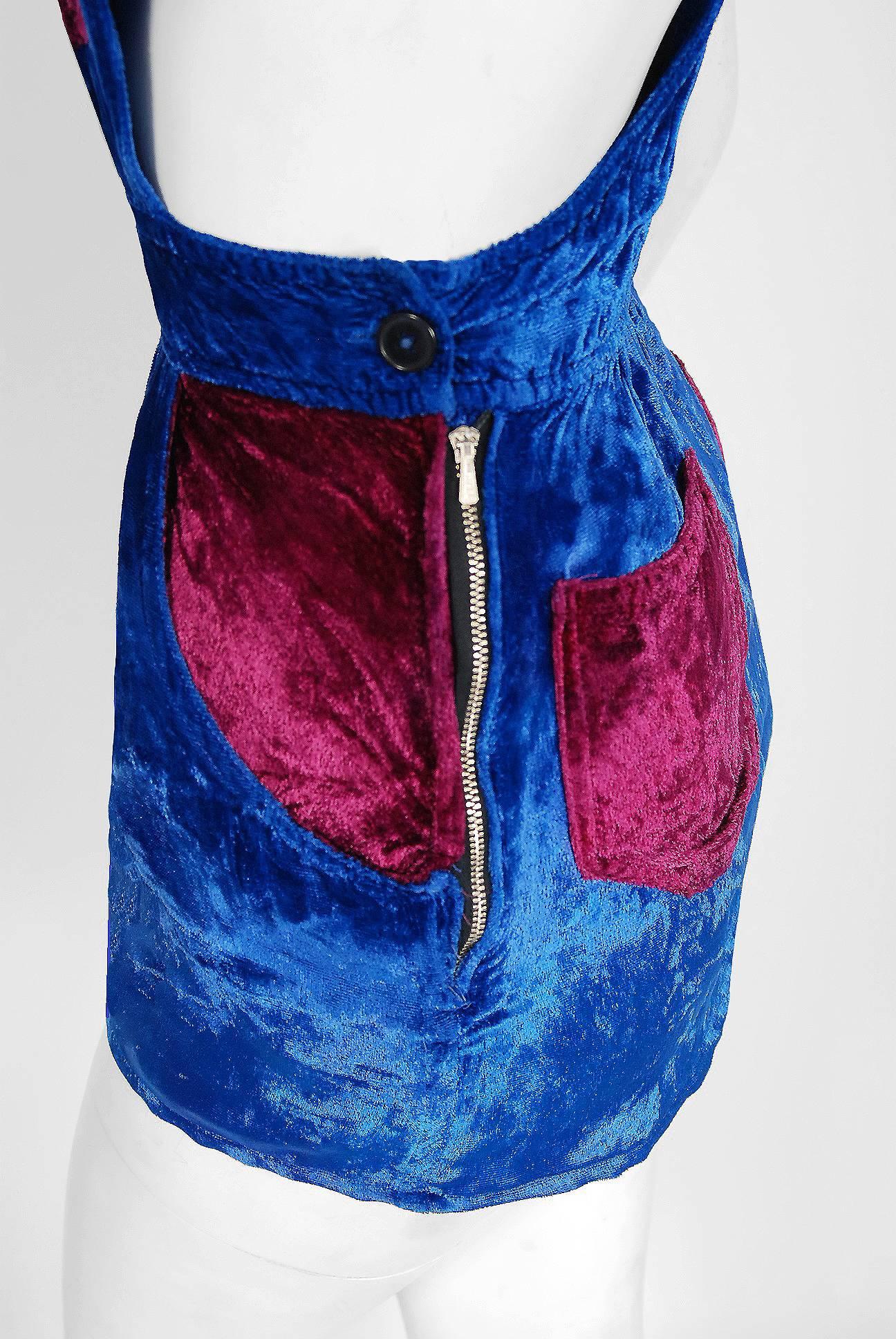Vintage 1970er Mr Freedom Glam Rock Crushed Samt Mod Mini Schürzenrock Kleid im Zustand „Gut“ im Angebot in Beverly Hills, CA