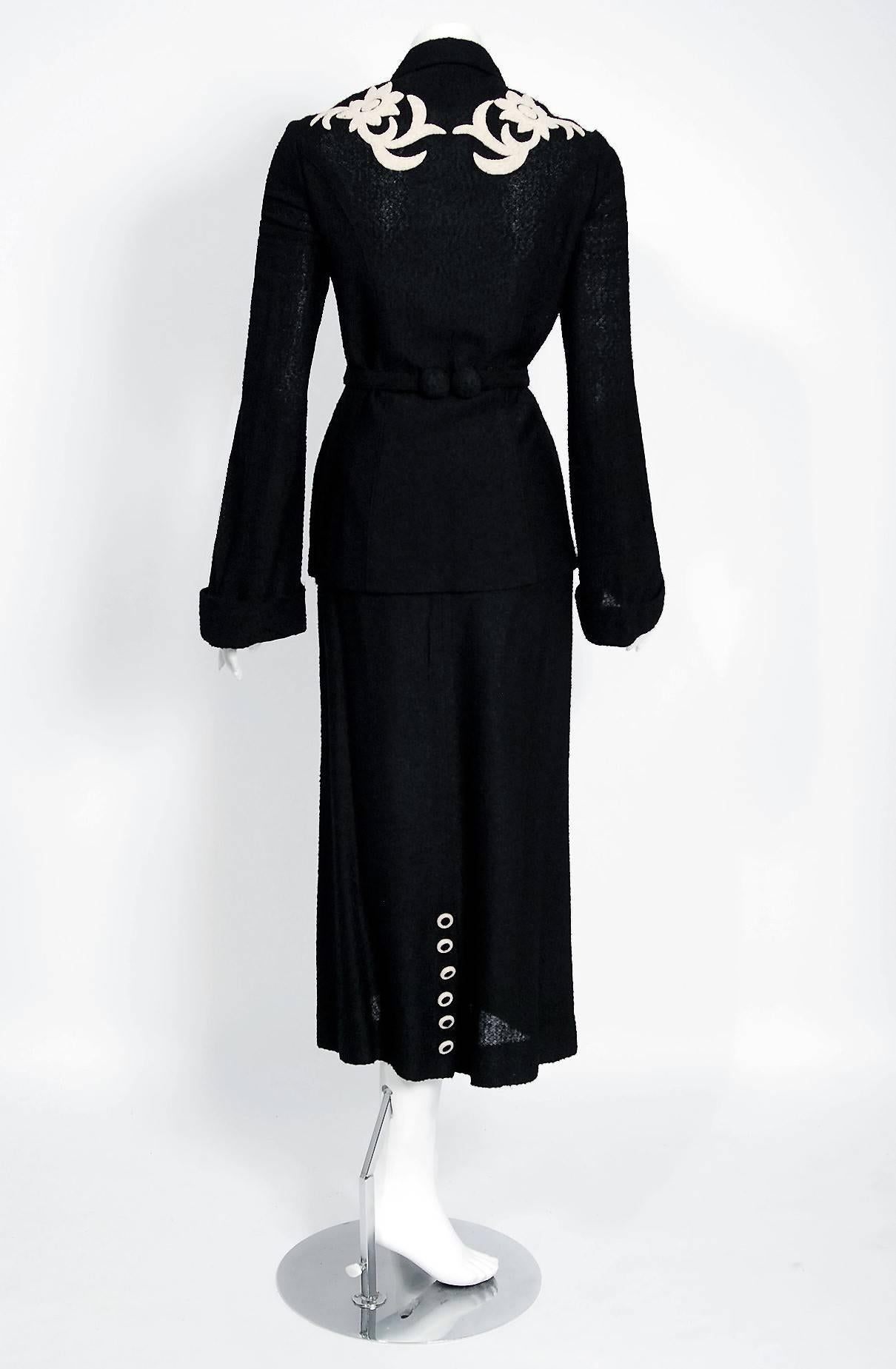 1930's Black & White Deco Floral Chenille Boucle-Wool Belted Sweater Dress Set In Excellent Condition In Beverly Hills, CA