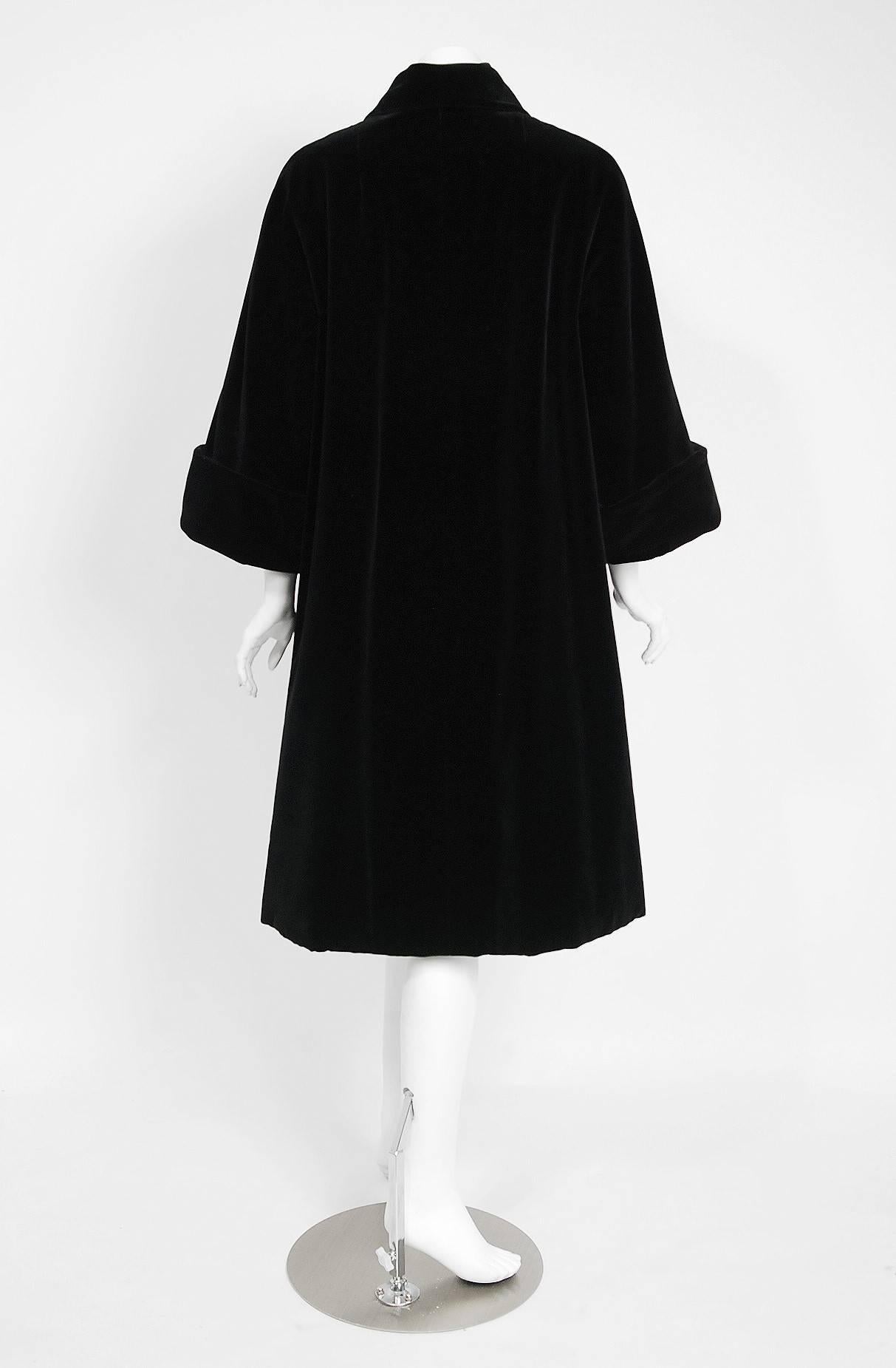 Vintage 1951 Pierre Balmain Haute Couture Black Velvet Wide-Cuff Swing Coat  For Sale 2