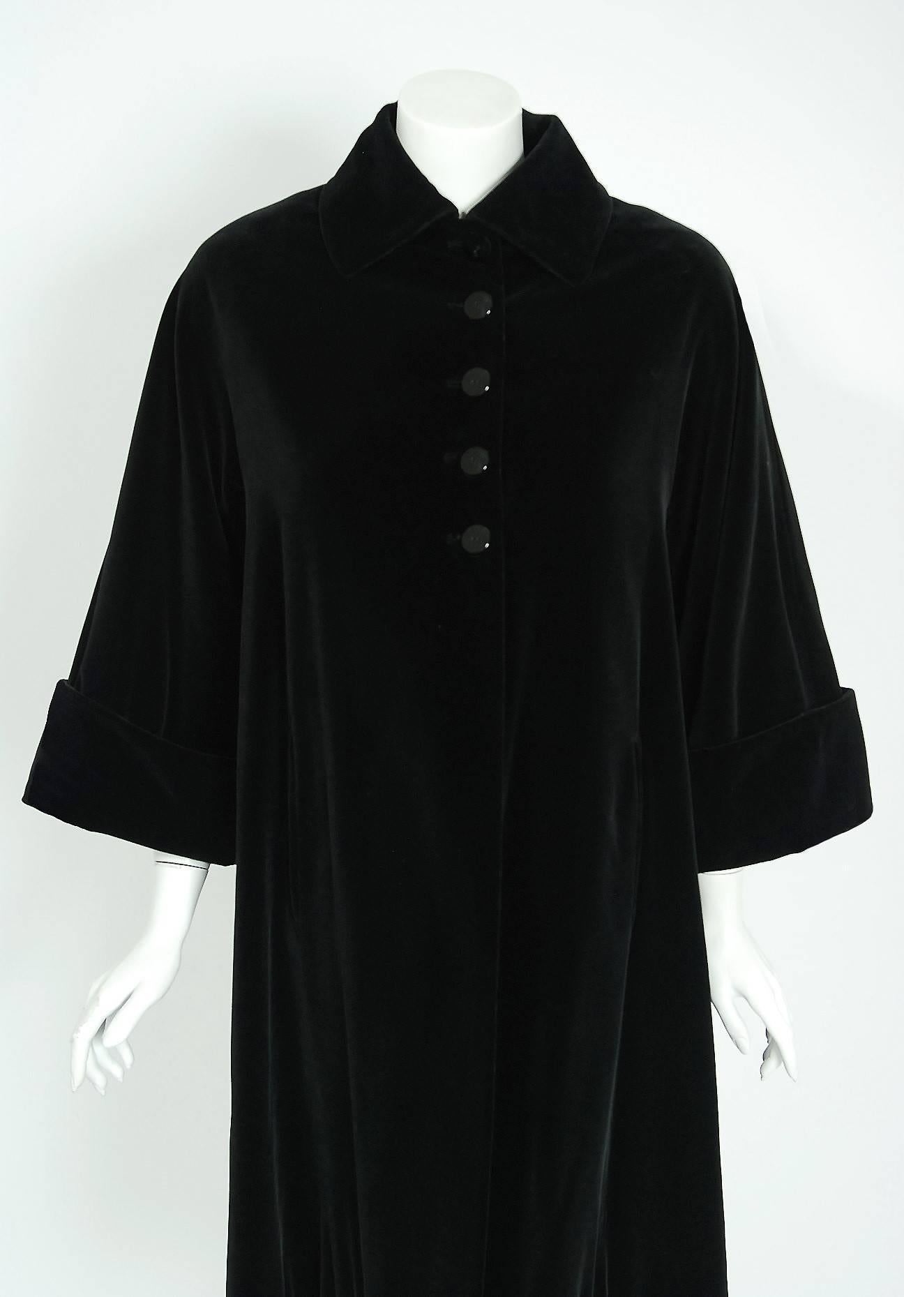 Women's Vintage 1951 Pierre Balmain Haute Couture Black Velvet Wide-Cuff Swing Coat  For Sale