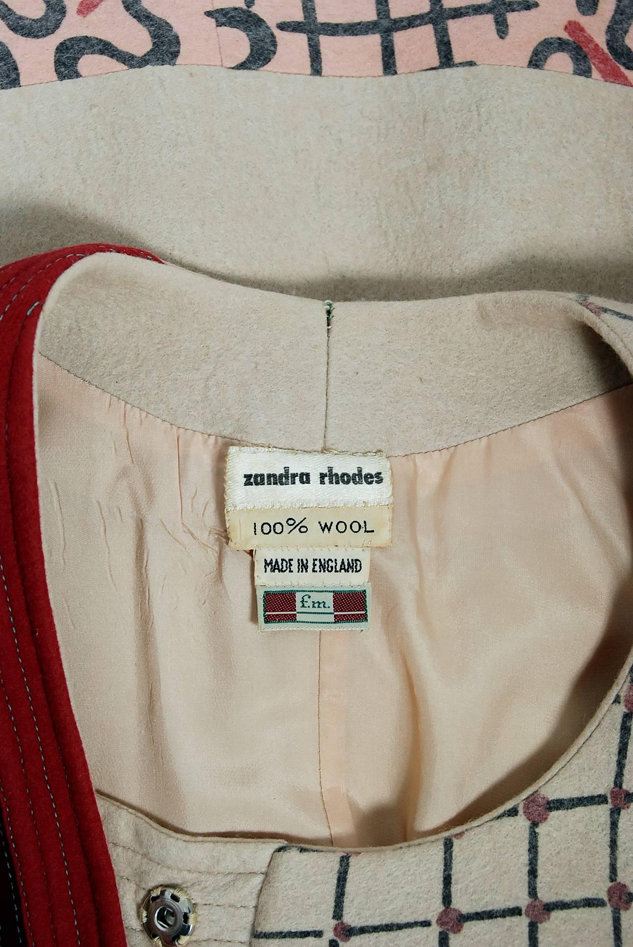 Vintage 1970 Zandra Rhodes Couture Graphic Print Wool Tassels Full-Length Cape en vente 4